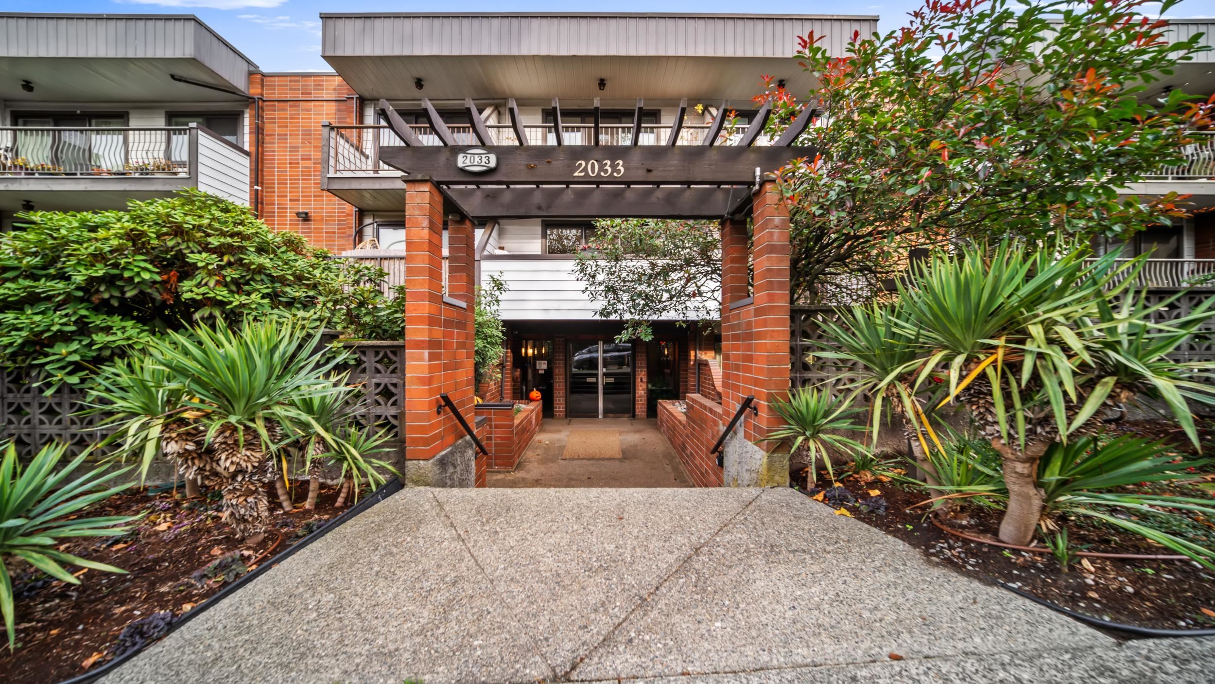 229 2033 TRIUMPH STREET, R3065048, BC,