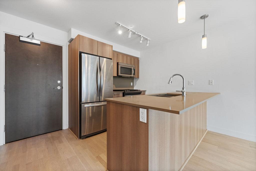 325 7058 14TH AVENUE, R3065069, BC,