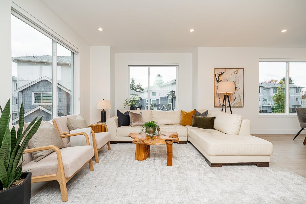 MLS® listing #R3065571 for sale located at 43 19330 FAIRWAY DRIVE