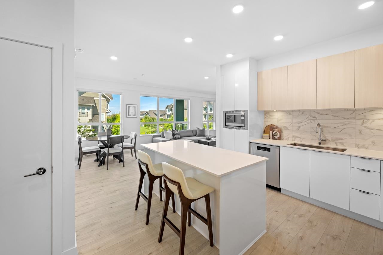 219 1792 STARLING DRIVE, R3065969, BC,