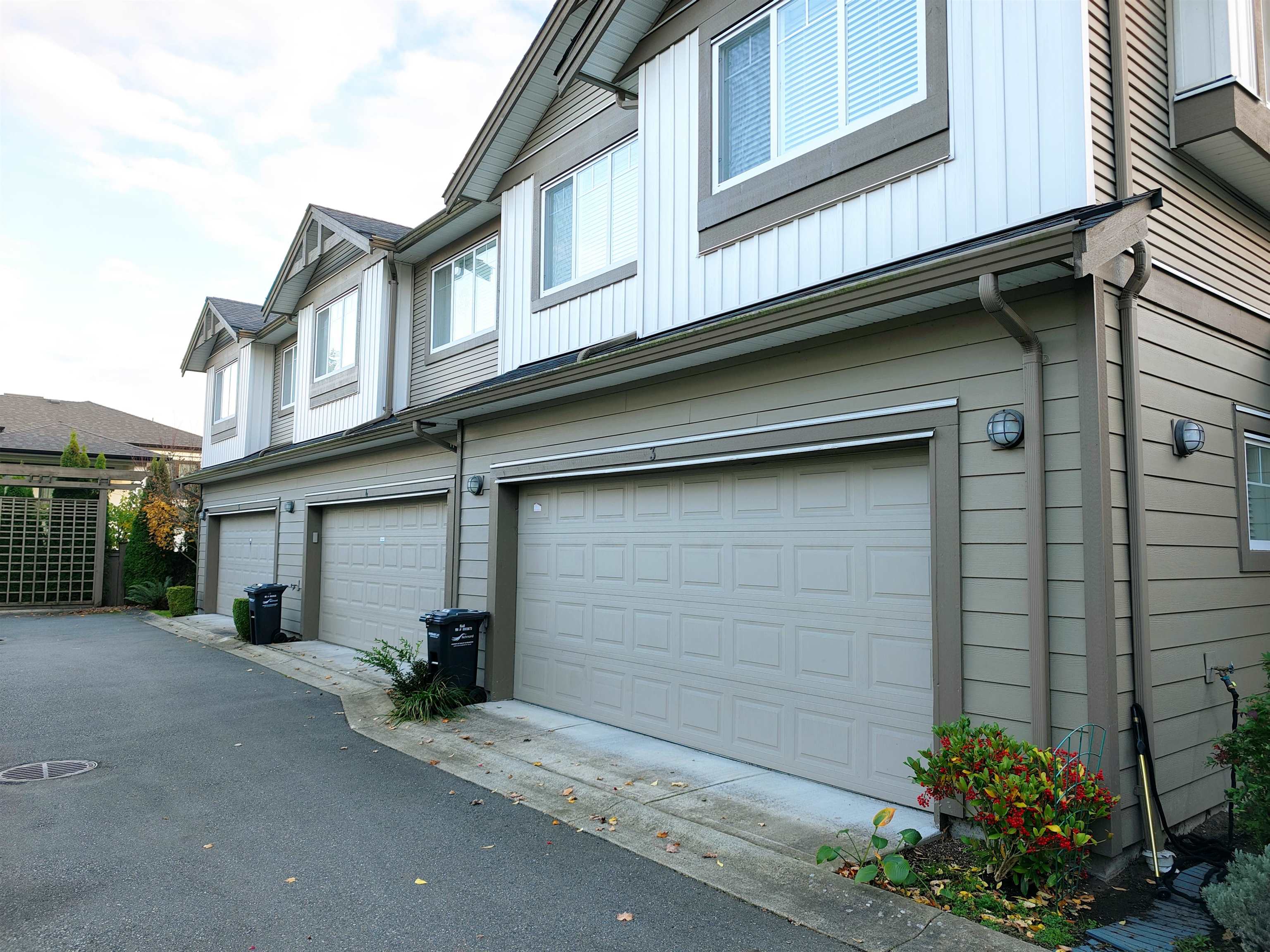 4 9100 NO.3 ROAD, R3065980, BC,