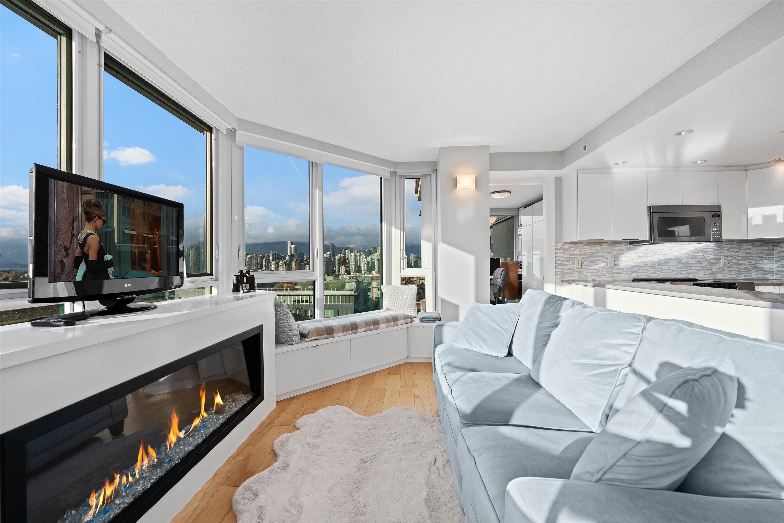 911 500 10TH AVENUE, R3066077, BC,