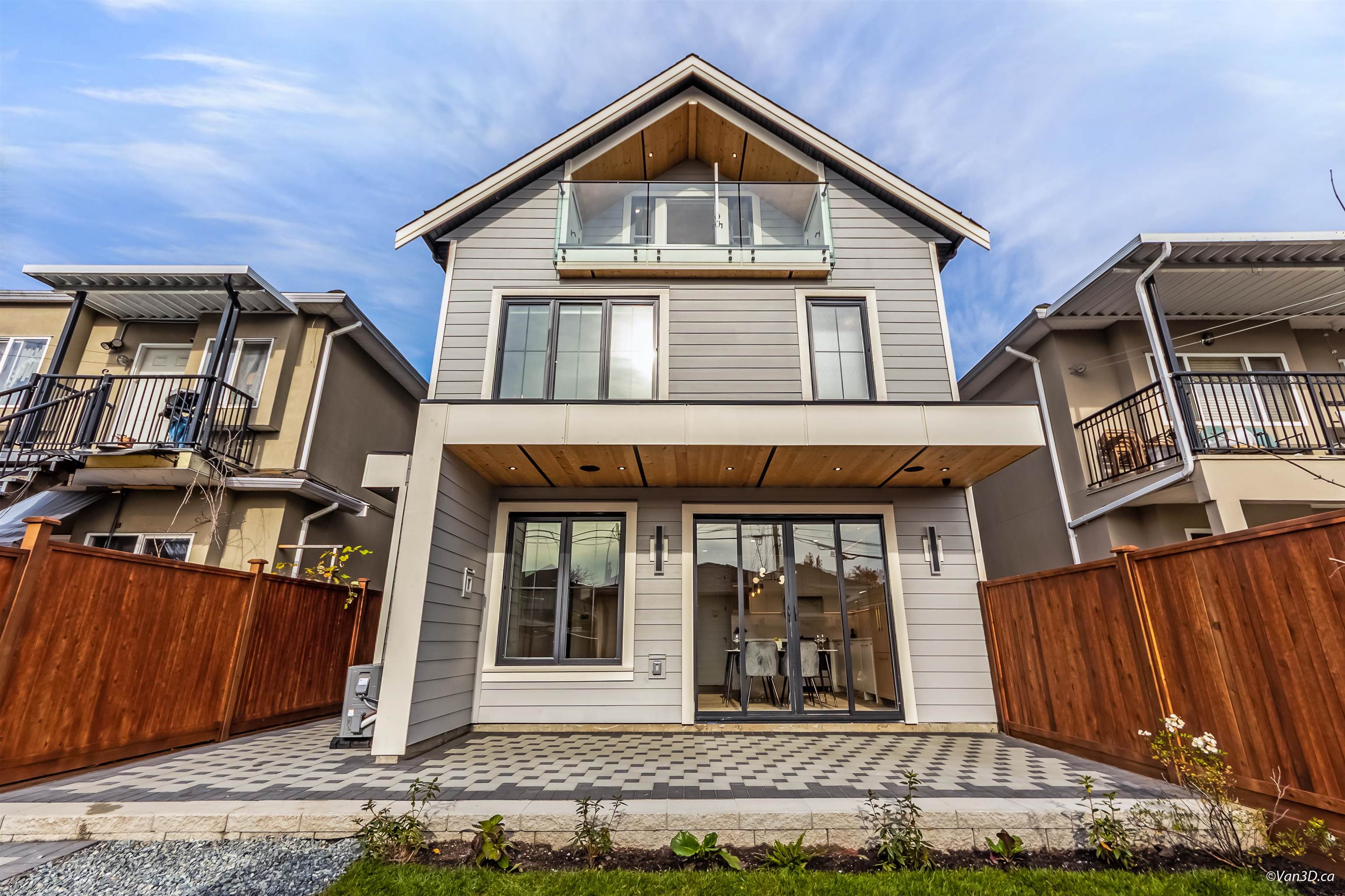 2 150 51 AVENUE, R3066317, BC,