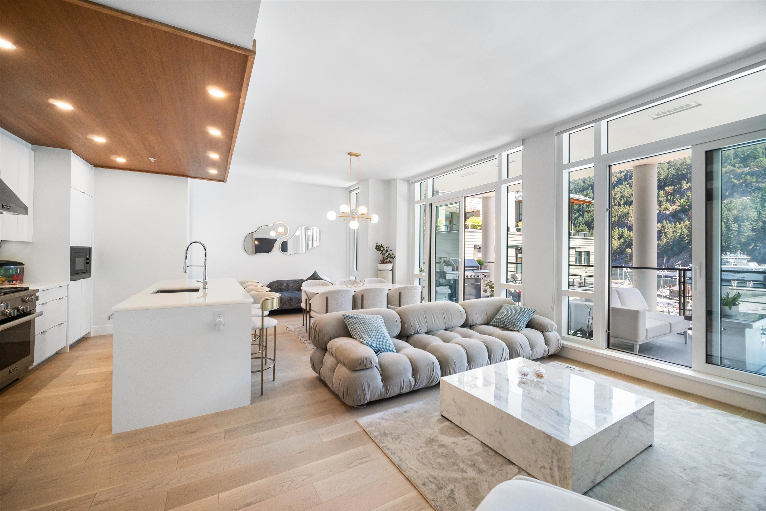 301 6697 NELSON AVENUE, R3066437, BC,