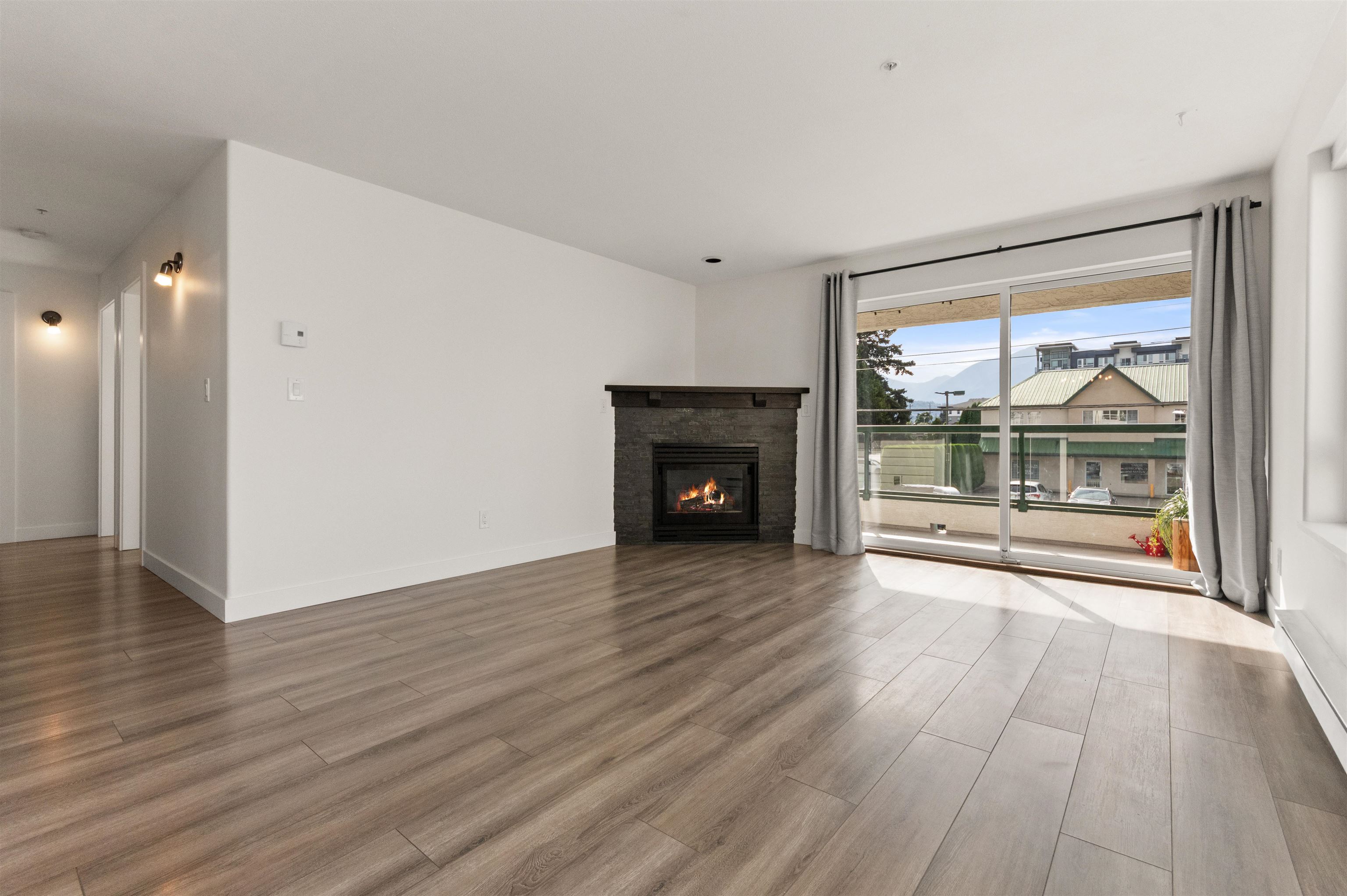 201 7415 SHAW AVENUE, R3066612, BC,