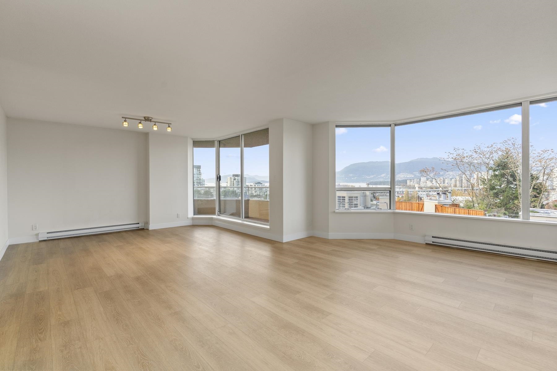 401 1235 BROADWAY, R3067143, BC,