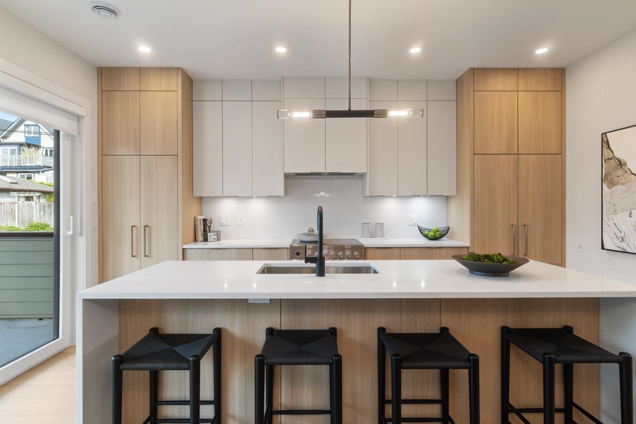 2 1937 TEMPLETON DRIVE, R3067342, BC,