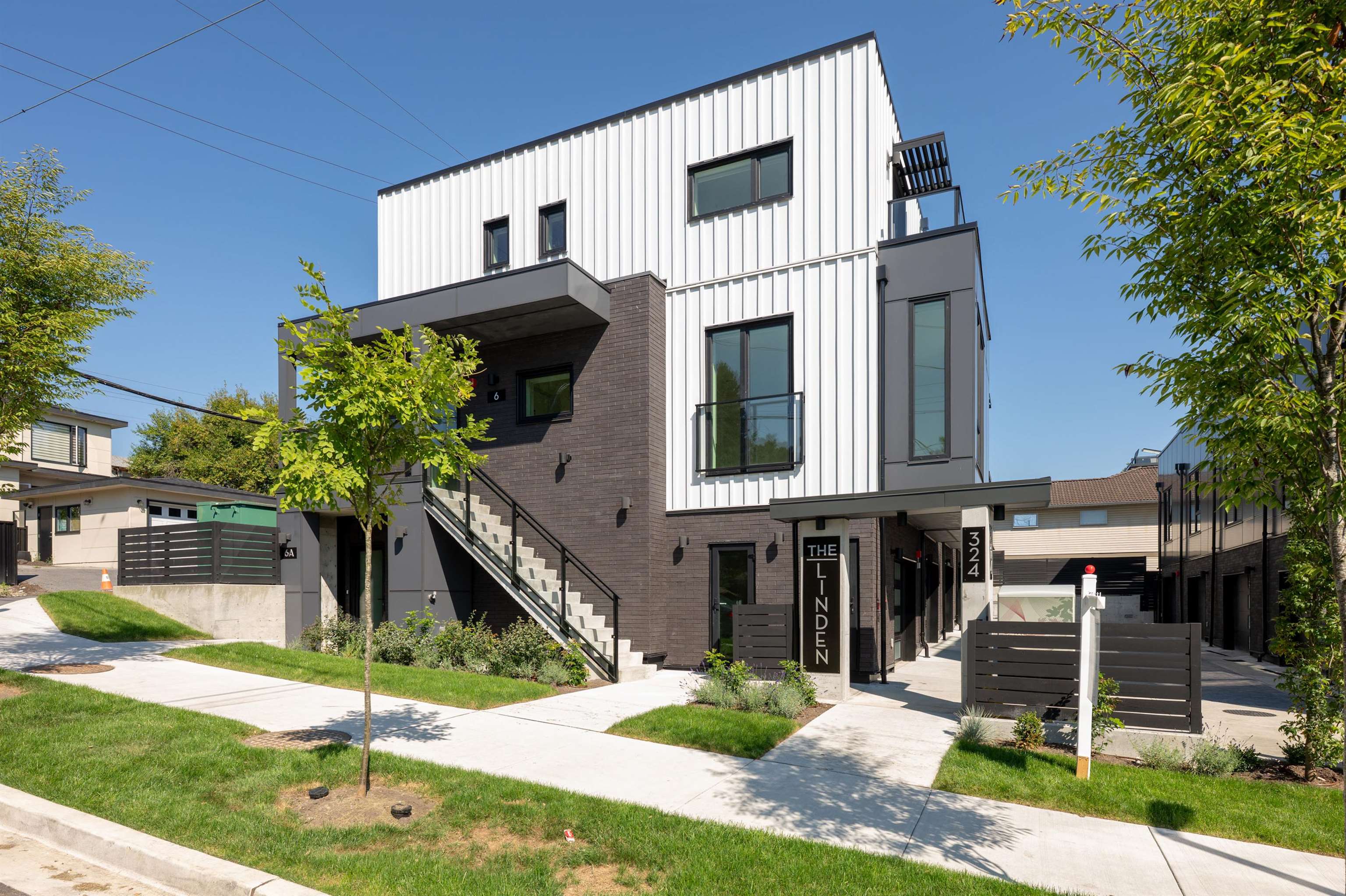 TH6 610 3RD STREET, R3067400, BC,