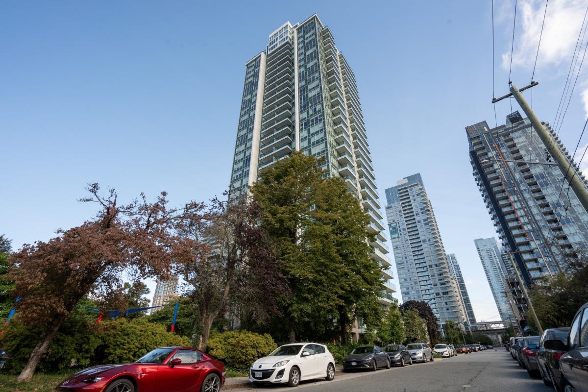 17xx 6463 SILVER AVENUE, R3067819, BC,