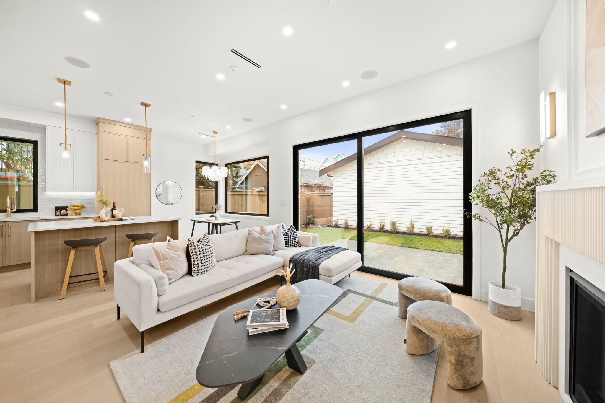 2965 GLEN DRIVE, Vancouver BC V5T 2P1, R3067820, BC,