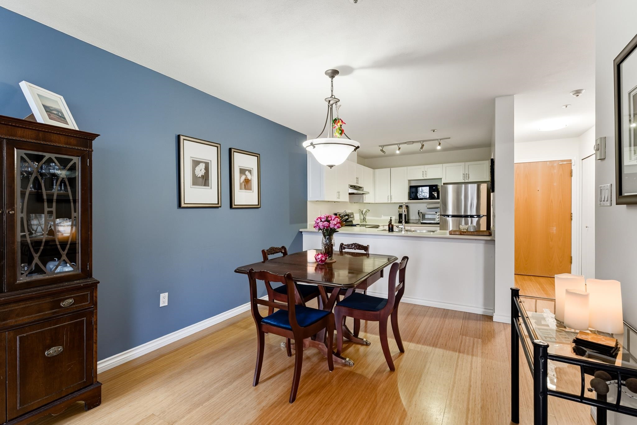 320 1220 LASALLE PLACE, R3068072, BC,