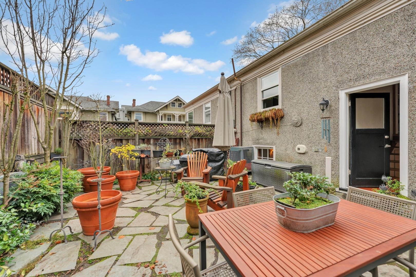 2303 W 3RD AVENUE, Vancouver BC V6K 1L6, R3068103, BC,