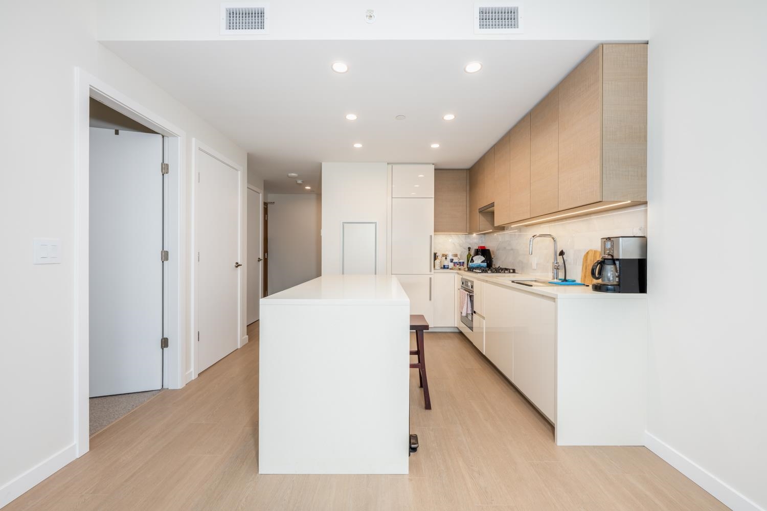 2301 4168 LOUGHEED HIGHWAY, R3068147, BC,