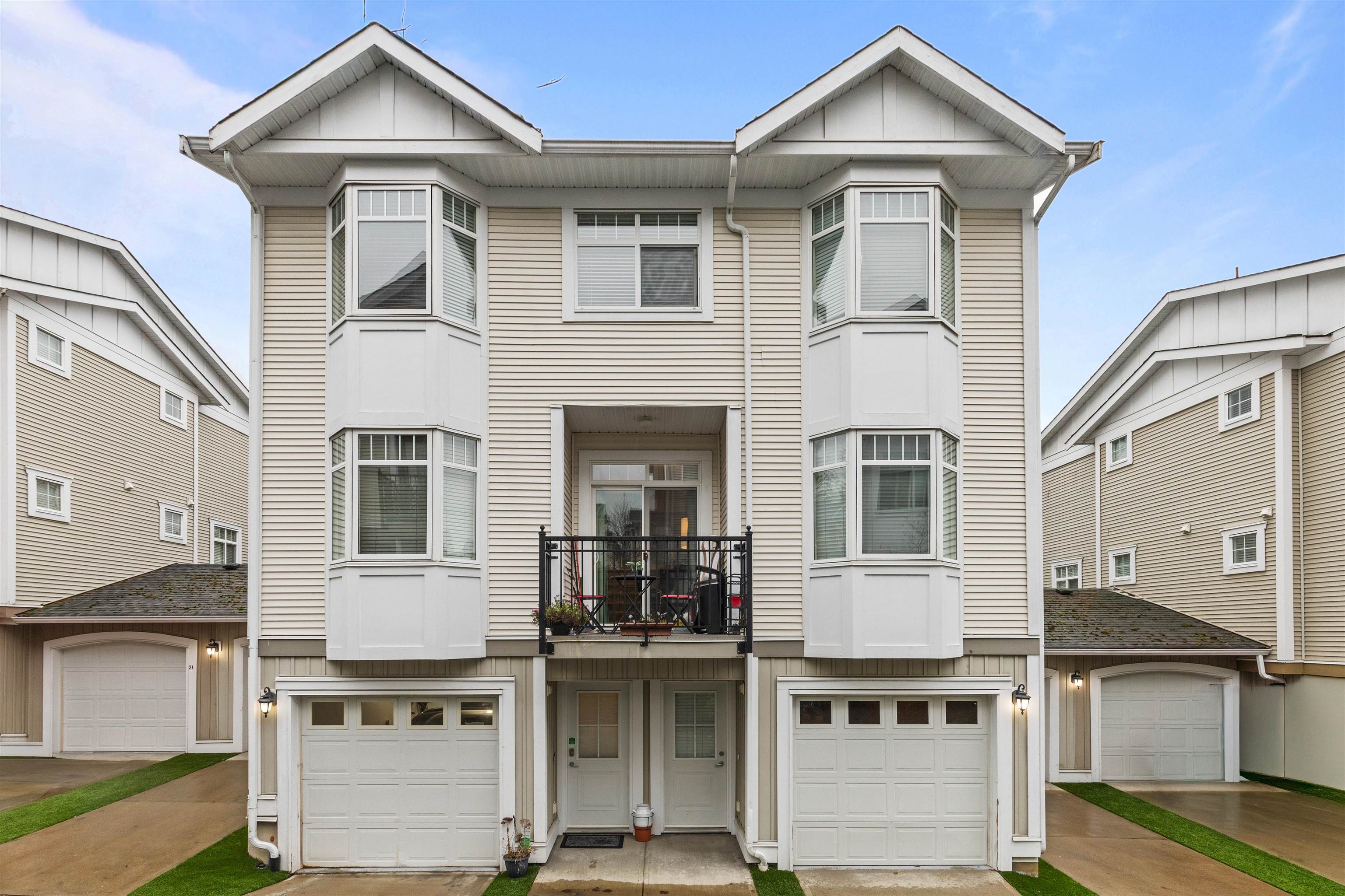 22 19551 66 AVENUE, R3068177, BC,