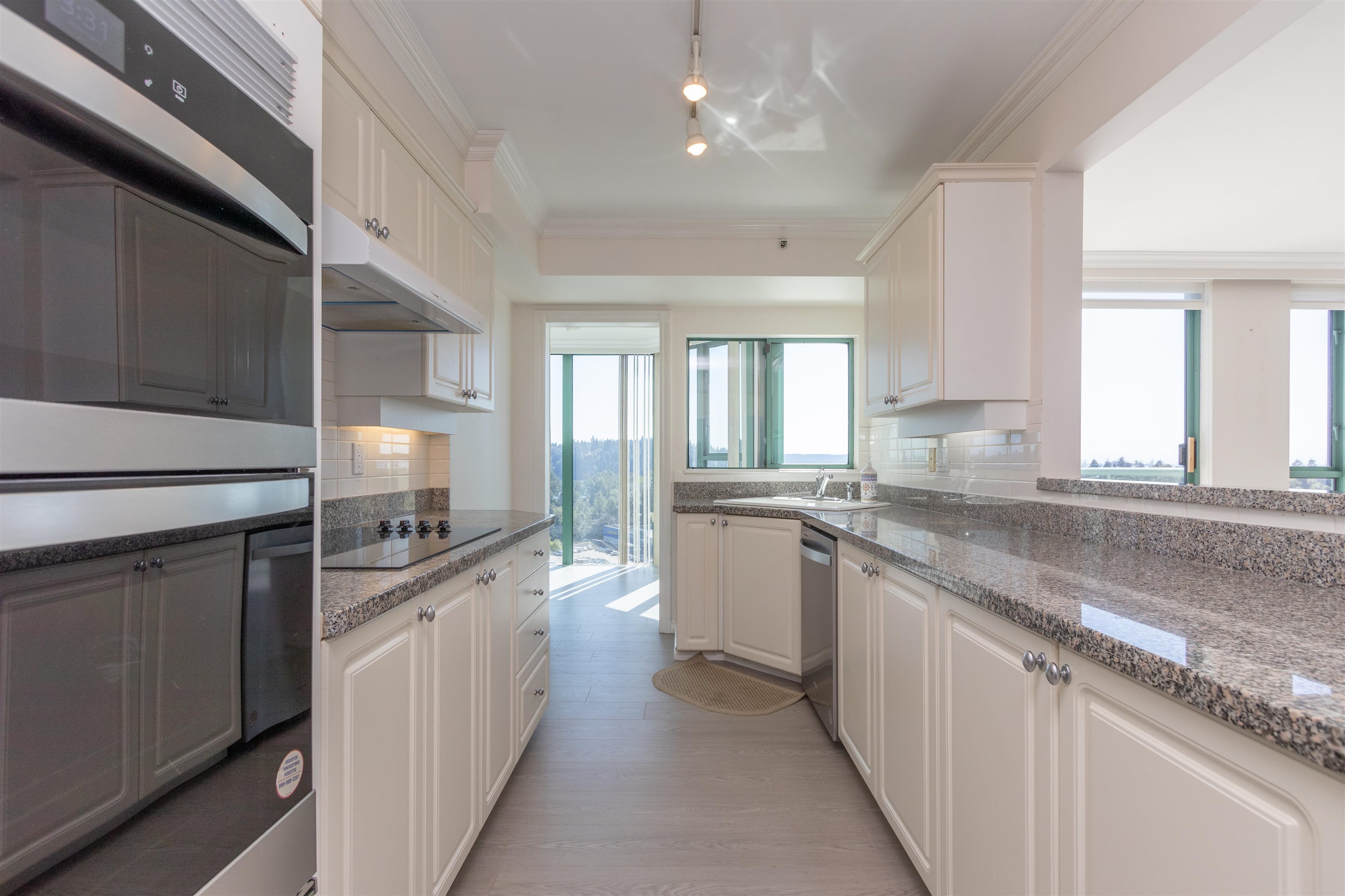 16C 328 TAYLOR WAY, R3068446, BC,