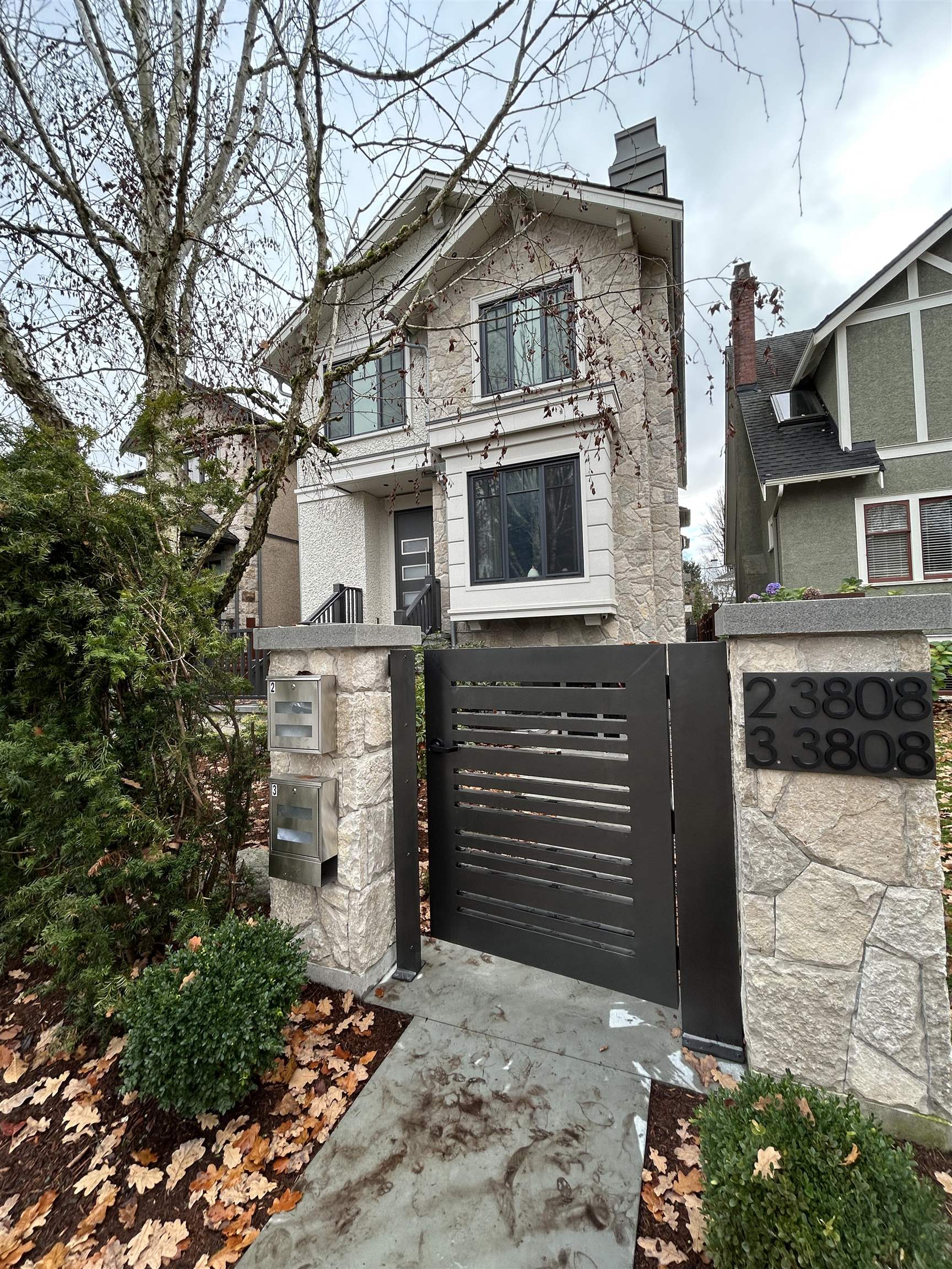 New semi-baseme 3808 19TH AVENUE, R3068607, BC,