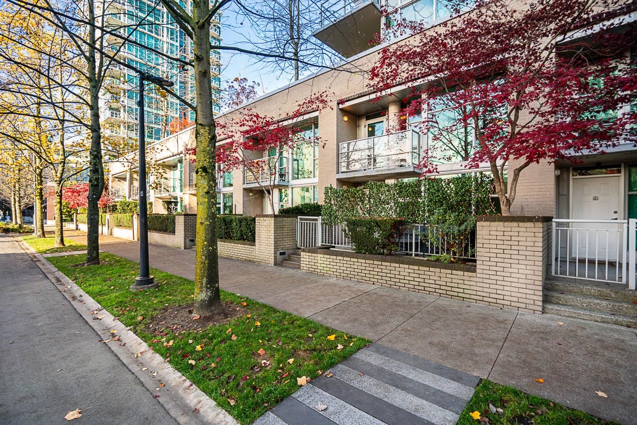 TH6 168 ESPLANADE AVENUE, R3069163, BC,
