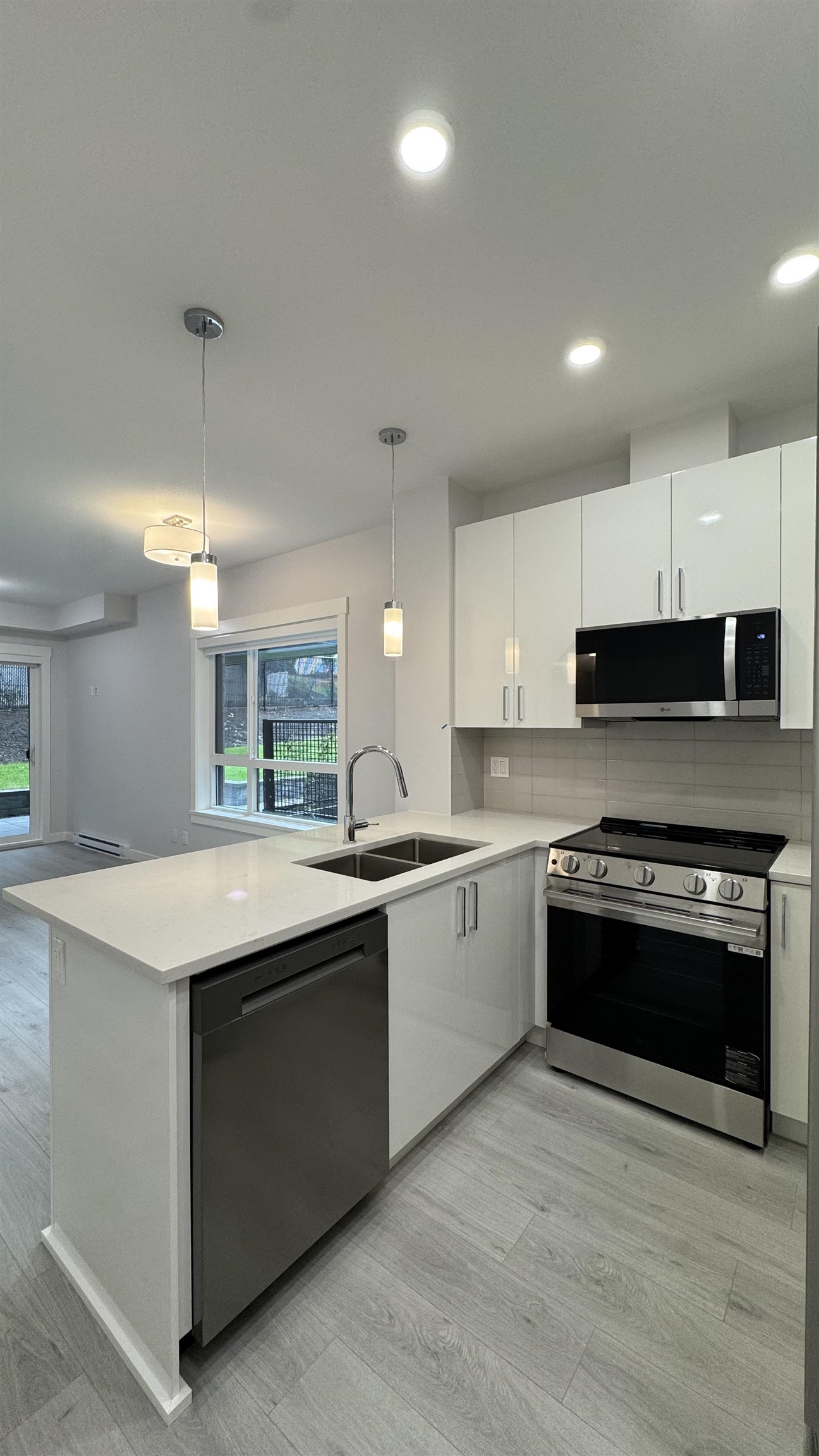 112 33886 PINE STREET, R3069207, BC,