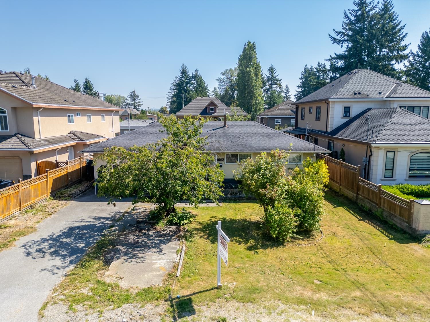 MLS® listing #R3069395 for sale located at 10286 148A STREET, Surrey BC V3R 3Z2