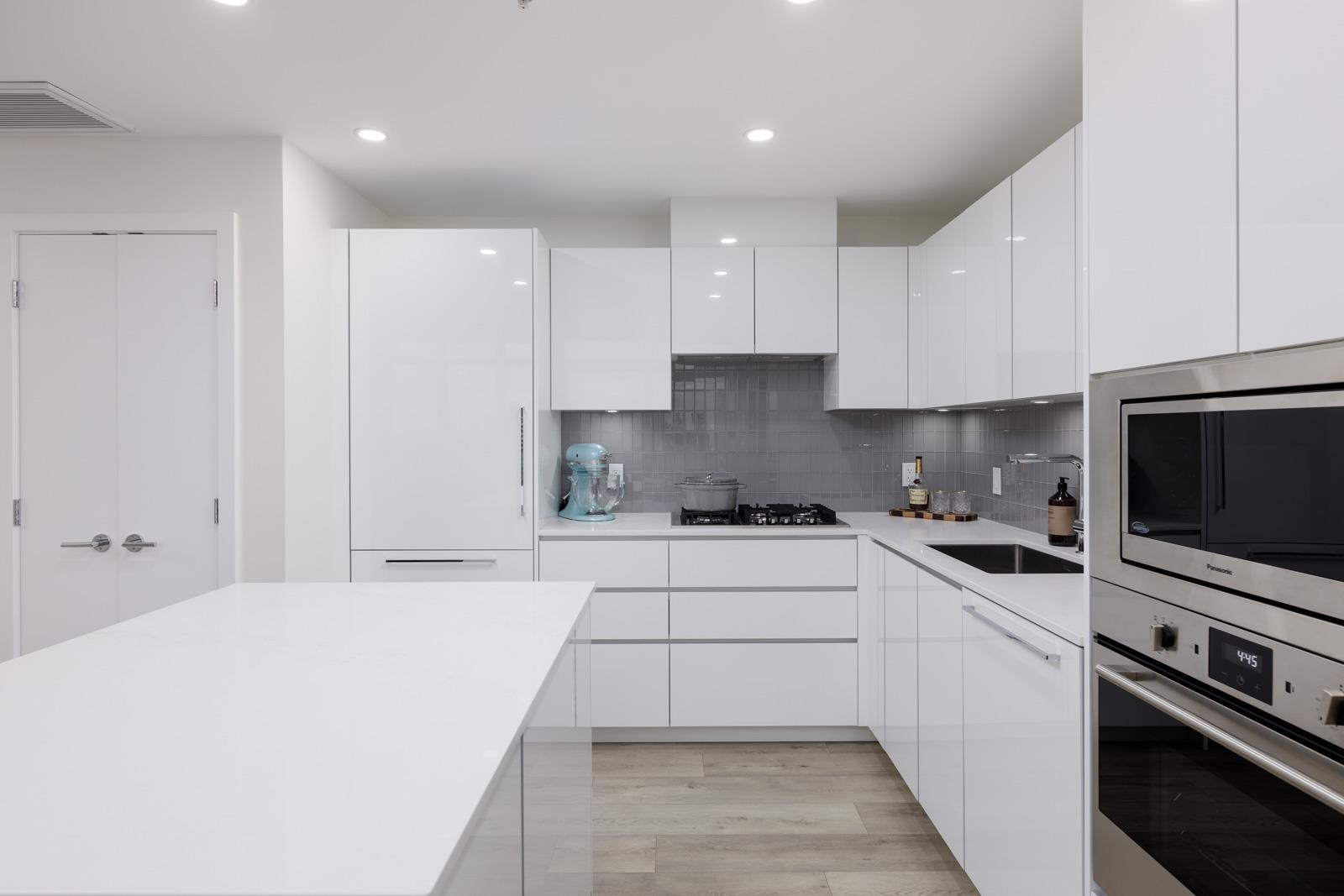 PH3102 10428 WHALLEY BOULEVARD, R3070082, BC,