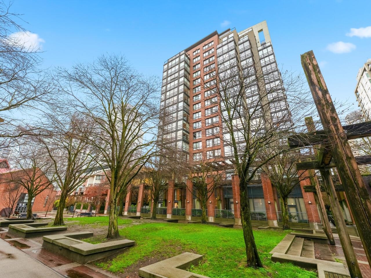 18C 139 DRAKE STREET, R3070173, BC,