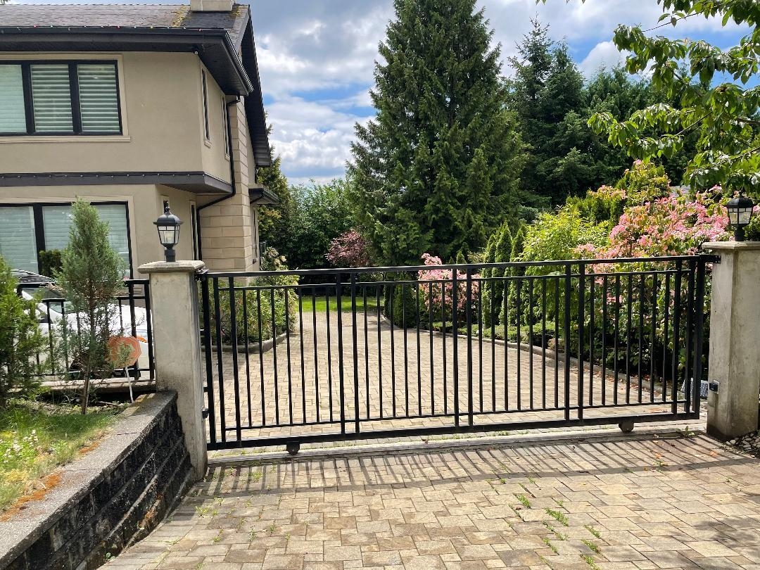 275 E OSBORNE ROAD, North Vancouver BC V7N 1M1, R3070215, BC,