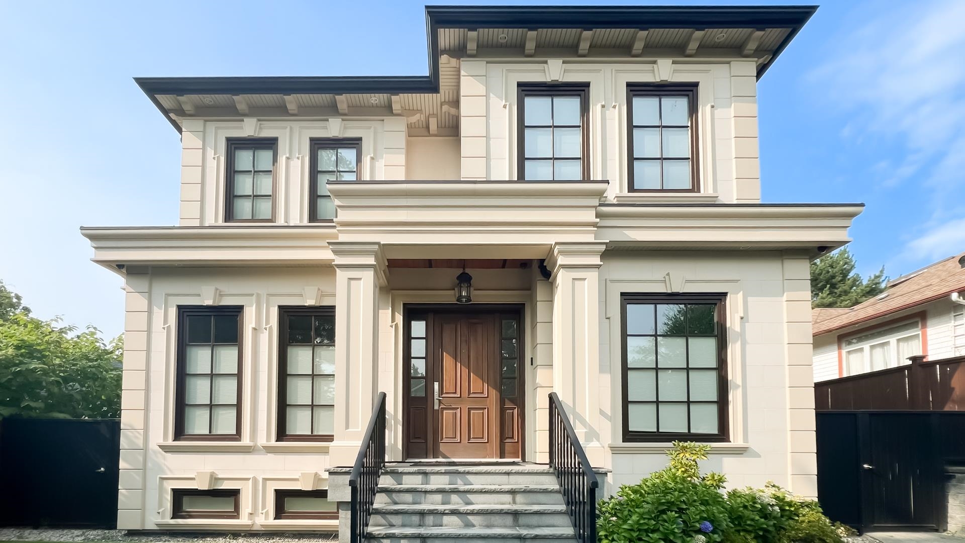 MLS® listing #R3070276 for sale located at 2071 W 36TH AVENUE, Vancouver BC V6M 1L1