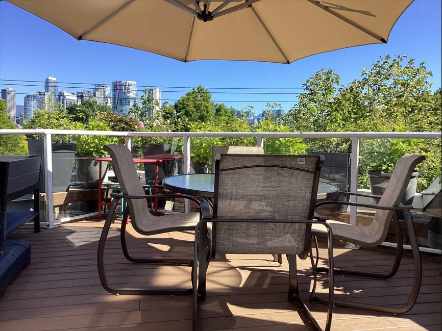 MLS® listing #R3070277 for sale located at 2217 OAK STREET, Vancouver BC V6H 3W6