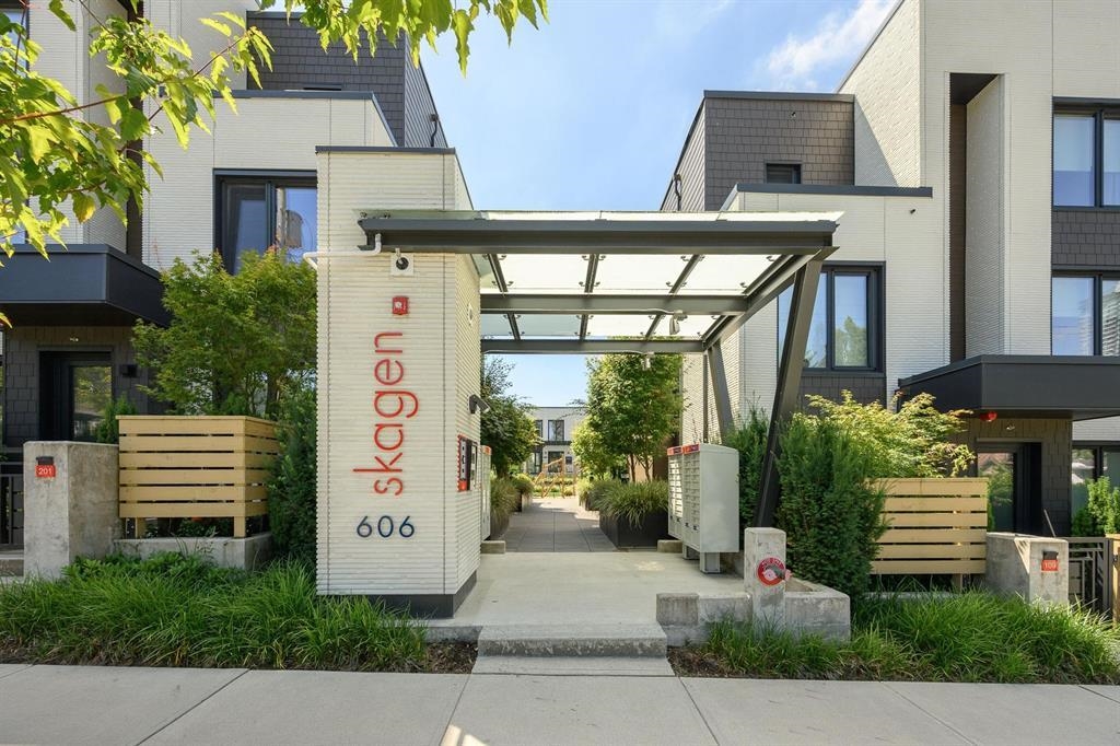 202 606 FOSTER AVENUE, R3070395, BC,