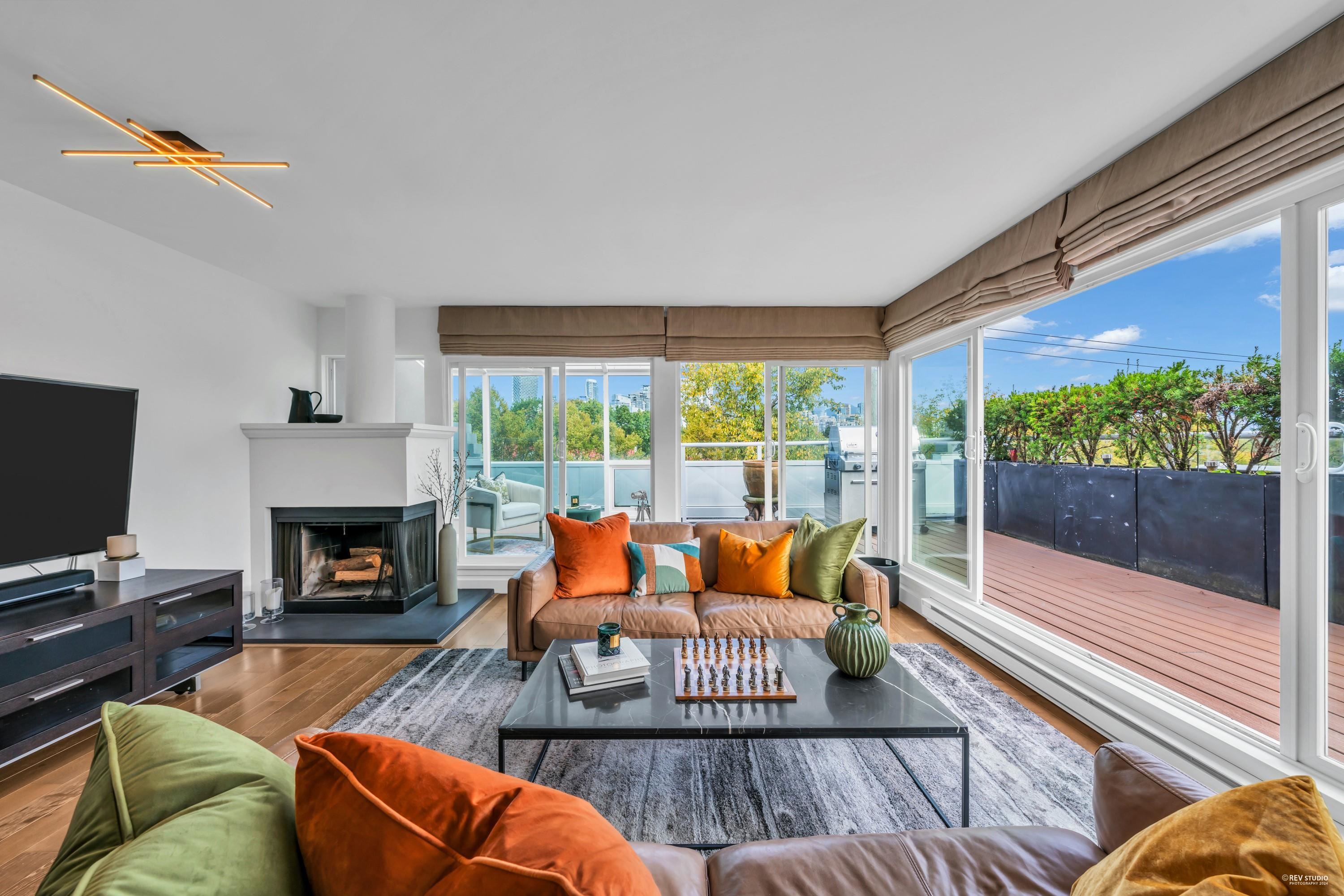 2243 OAK STREET, Vancouver BC V6H 3W6, R3070411, BC,