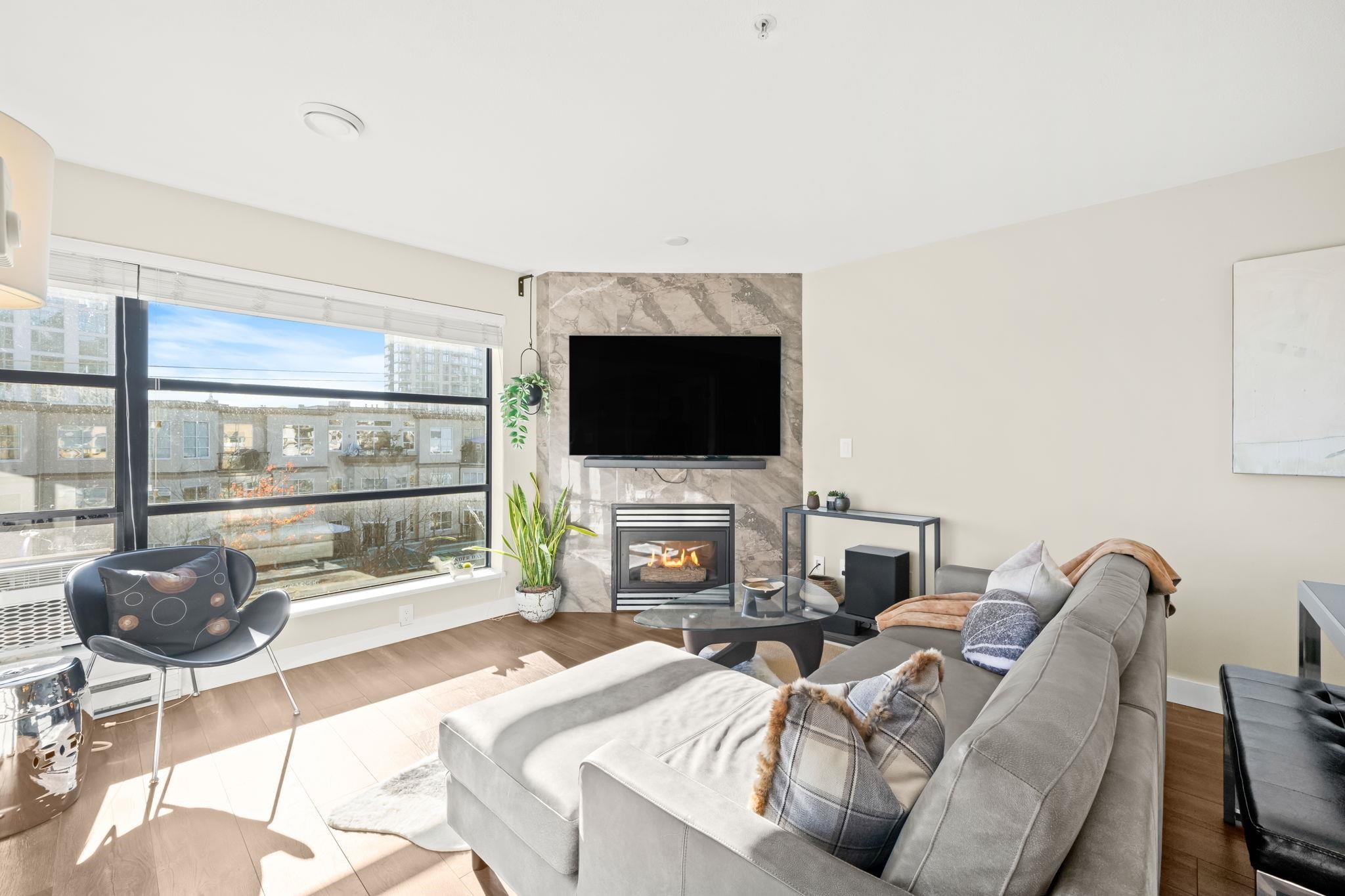 410 124 3RD STREET, R3070504, BC,