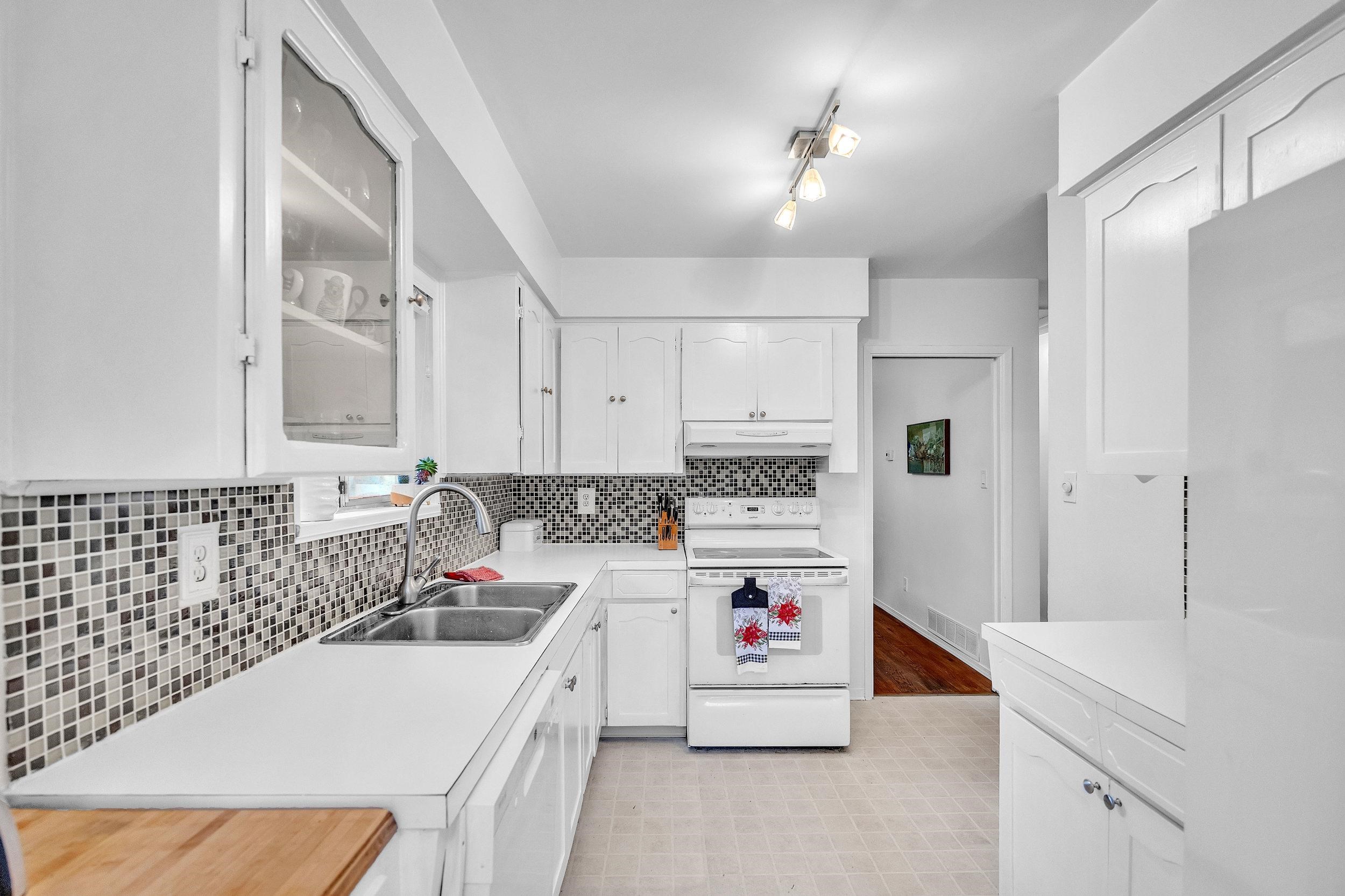 3296 INSTITUTE ROAD, North Vancouver BC V7K 2K9, R3070862, BC,