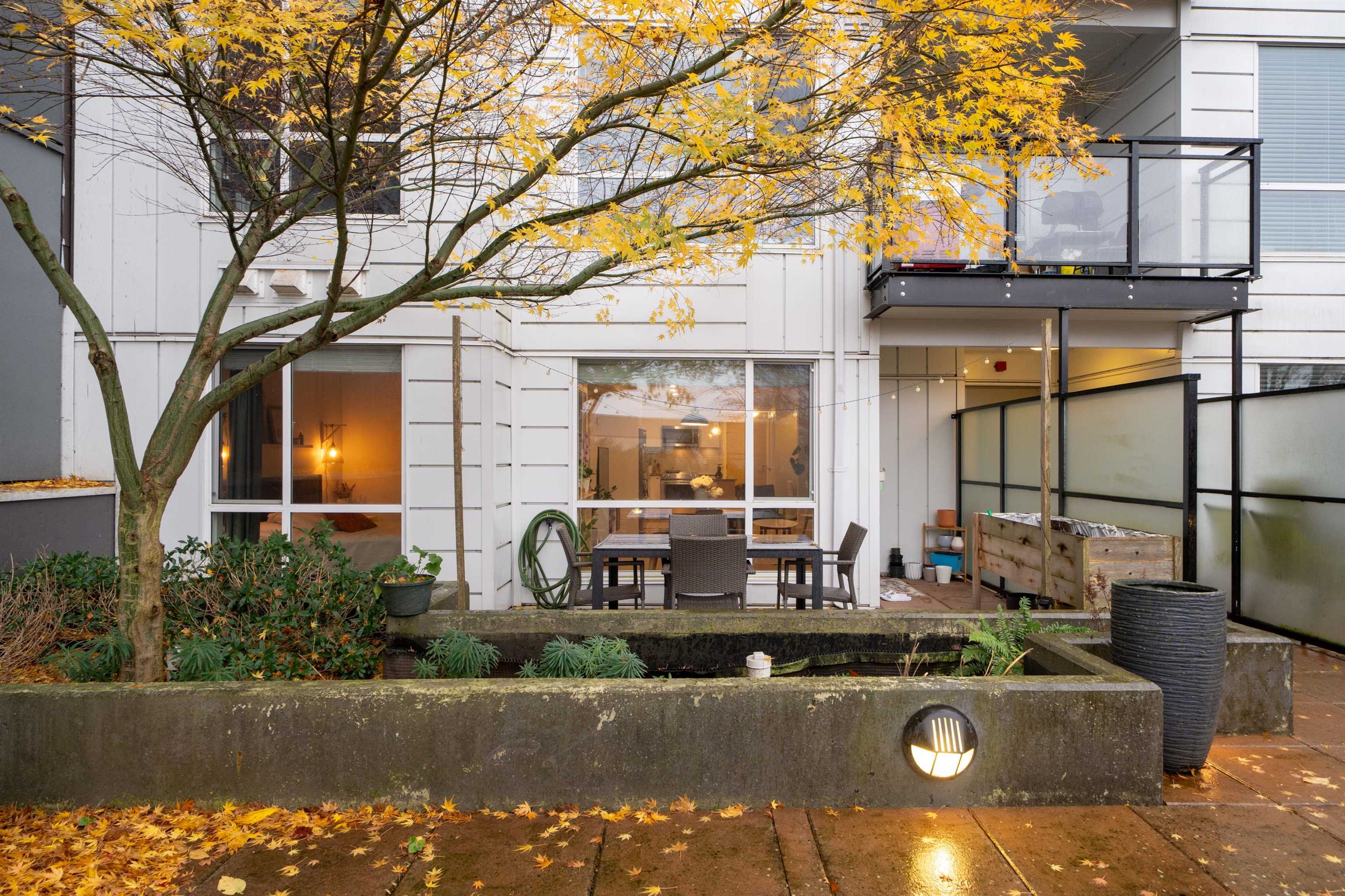 209 233 KINGSWAY, R3071279, BC,