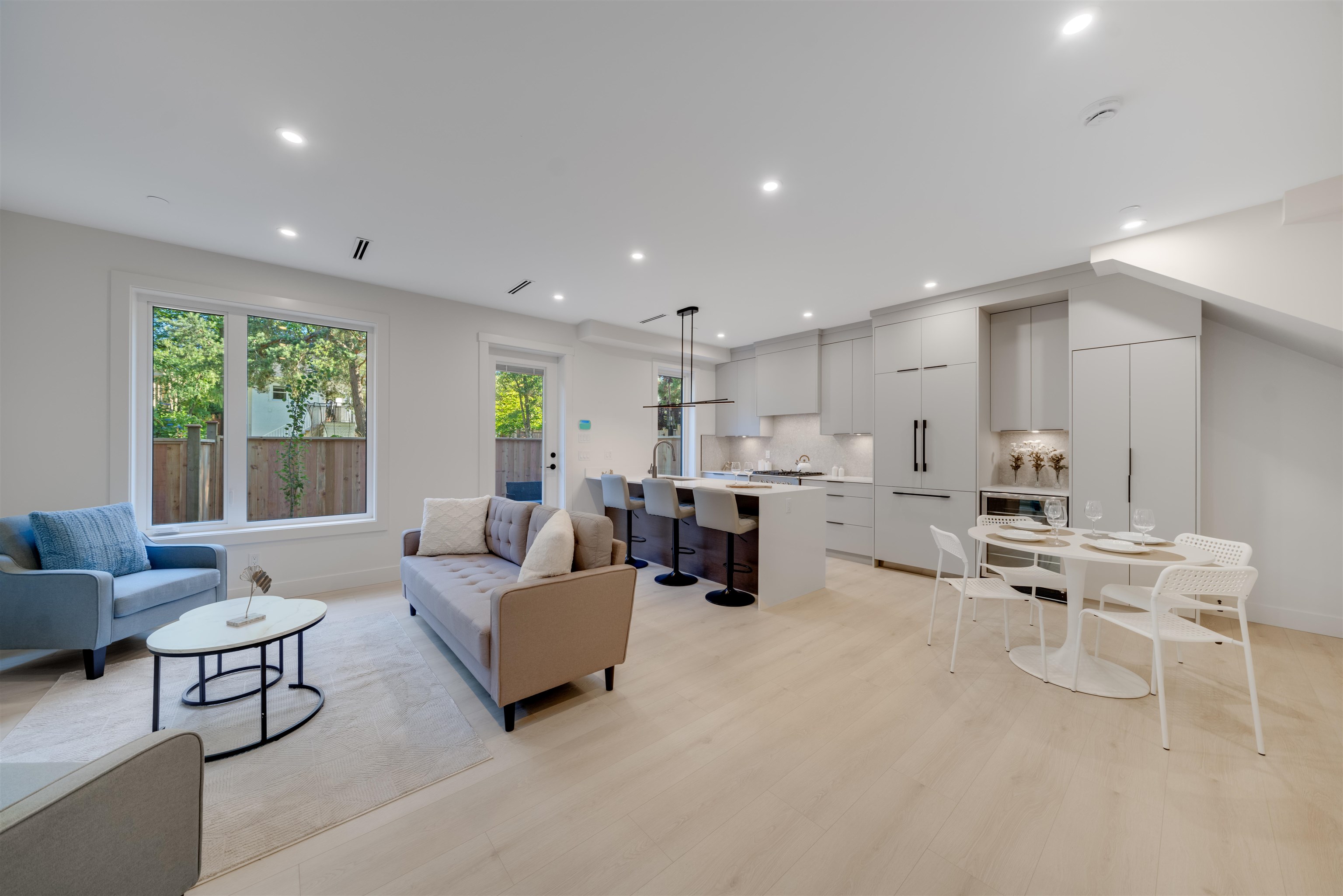 4 3836 8TH AVENUE, R3071410, BC,