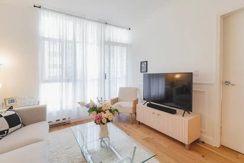 1249 GRANVILLE STREET, Vancouver BC V6Z 1M5, R3071417, BC,