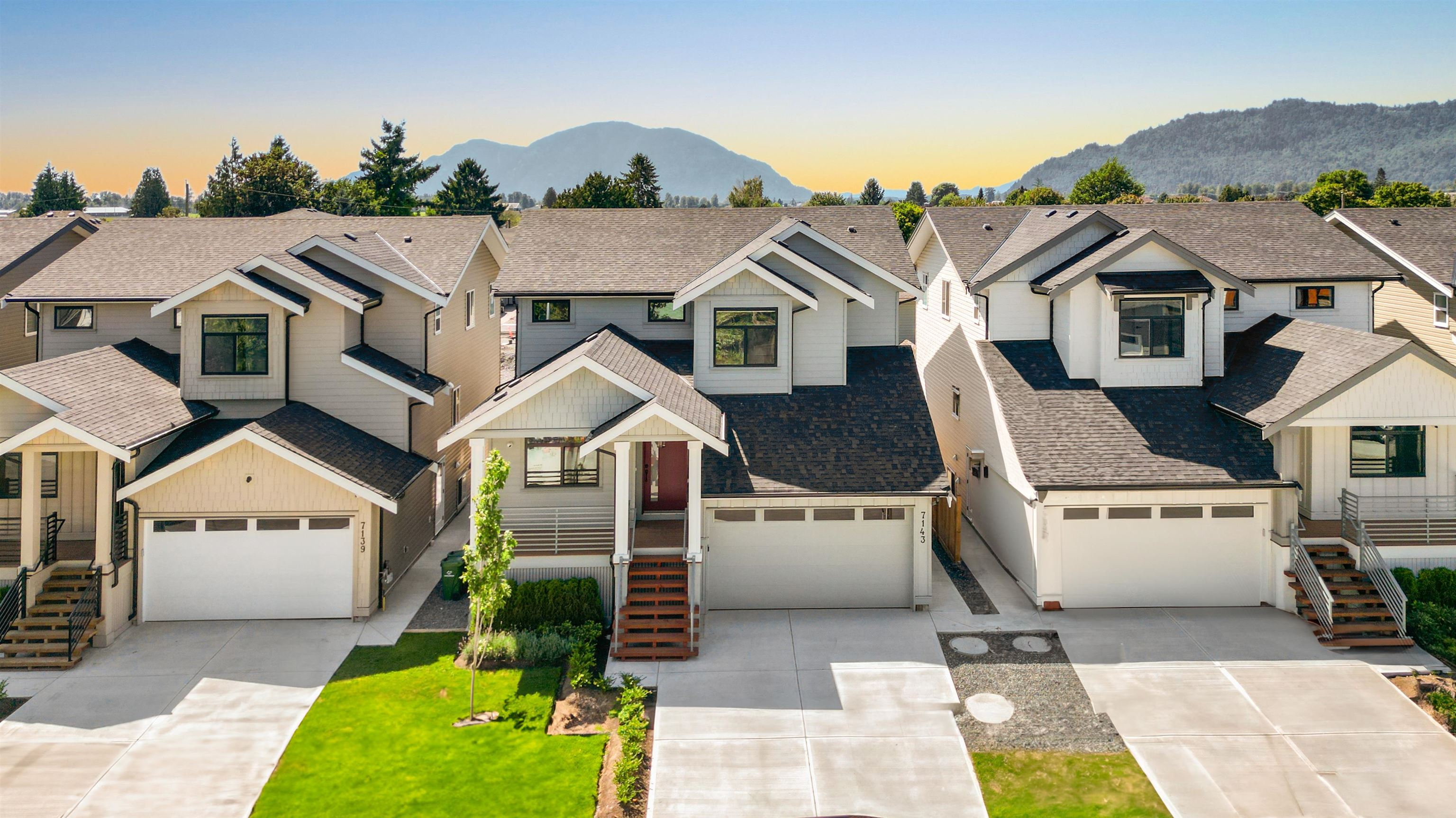 7143 ELWOOD DRIVE, Chilliwack BC V2R 1G8, R3071666, BC,