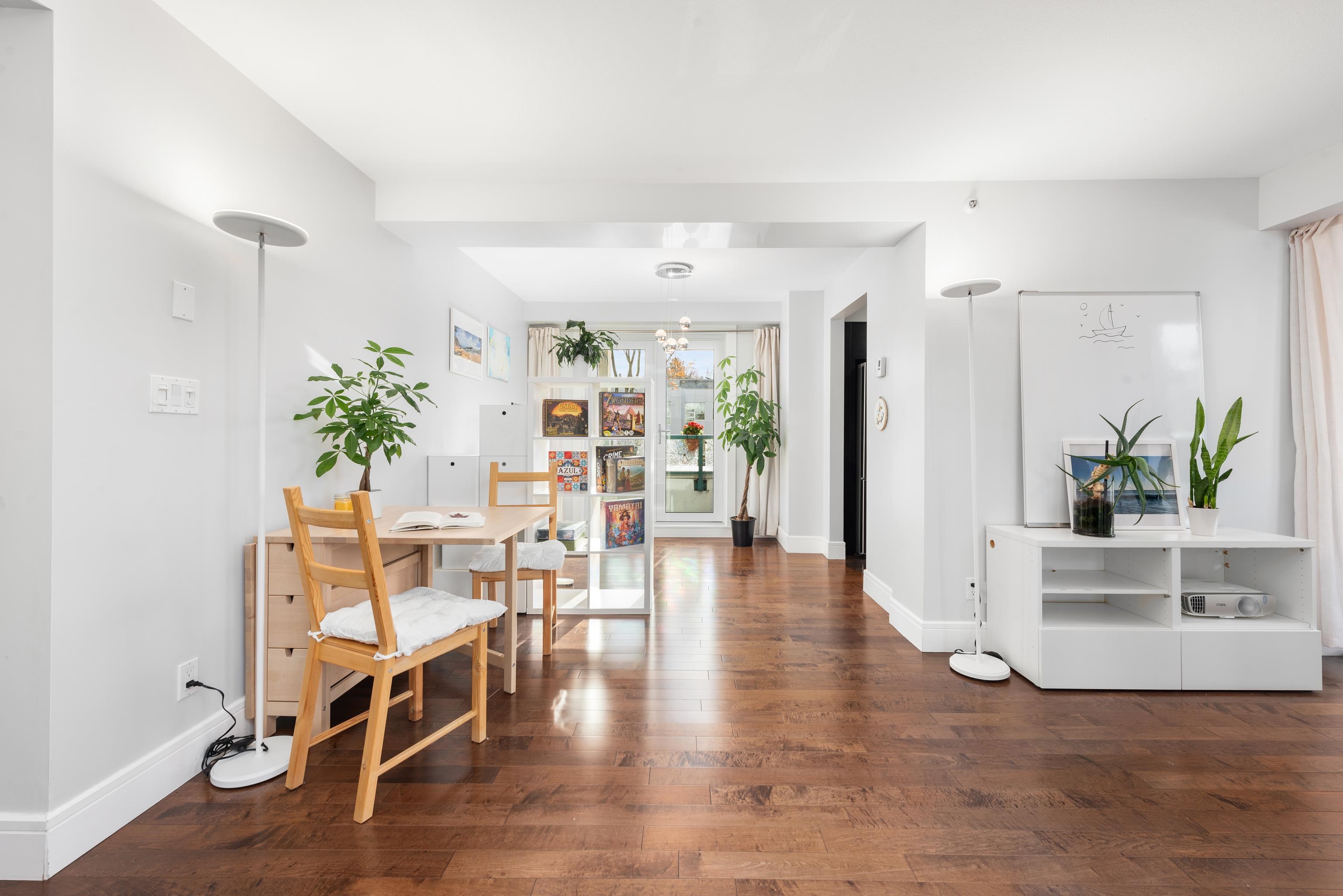 206 2988 ALDER STREET, R3071670, BC,