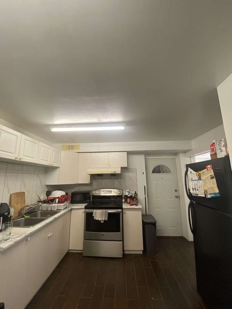 Ground-Level 7192 PAULUS CRESCENT, R3072017, BC,