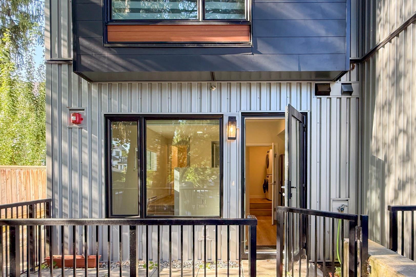 G22 2070 20TH AVENUE, R3072127, BC,