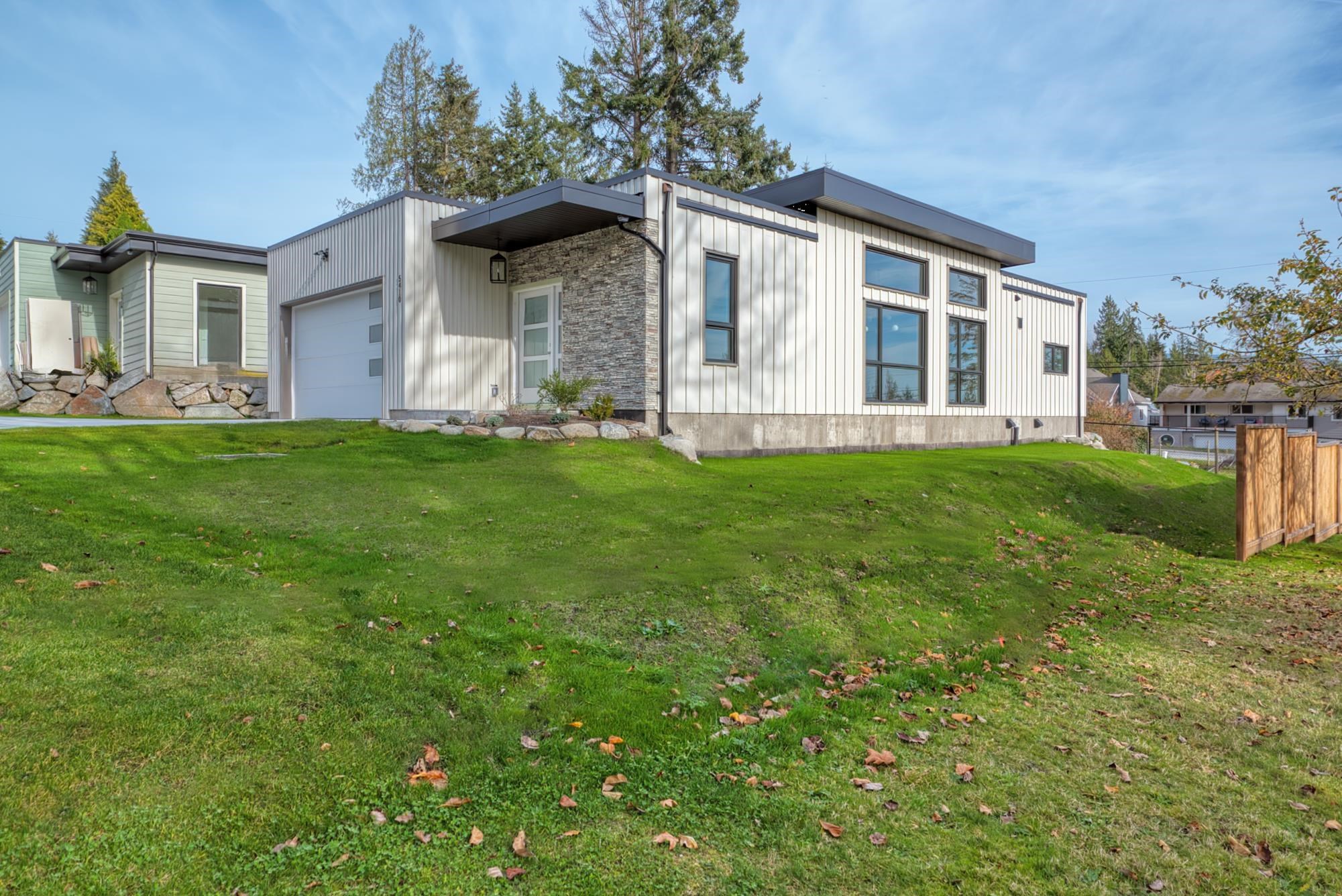 5410 STELLAR WAY, Sechelt BC V7Z 0M3, R3072203, BC,
