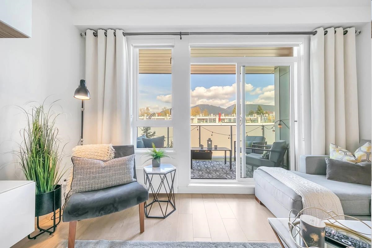 410 711 14TH STREET, R3072376, BC,