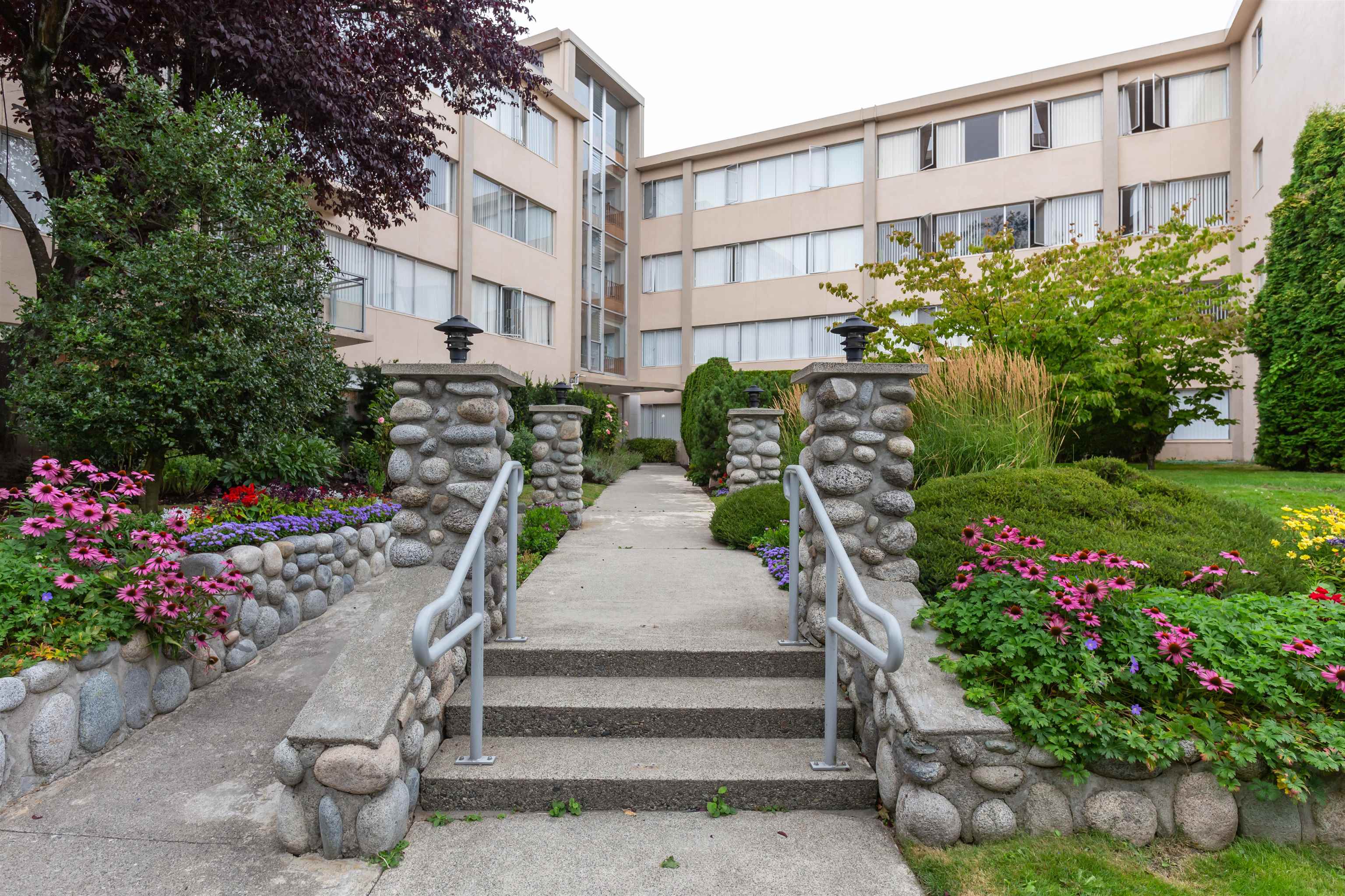 104 6450 BOULEVARD, R3072386, BC,