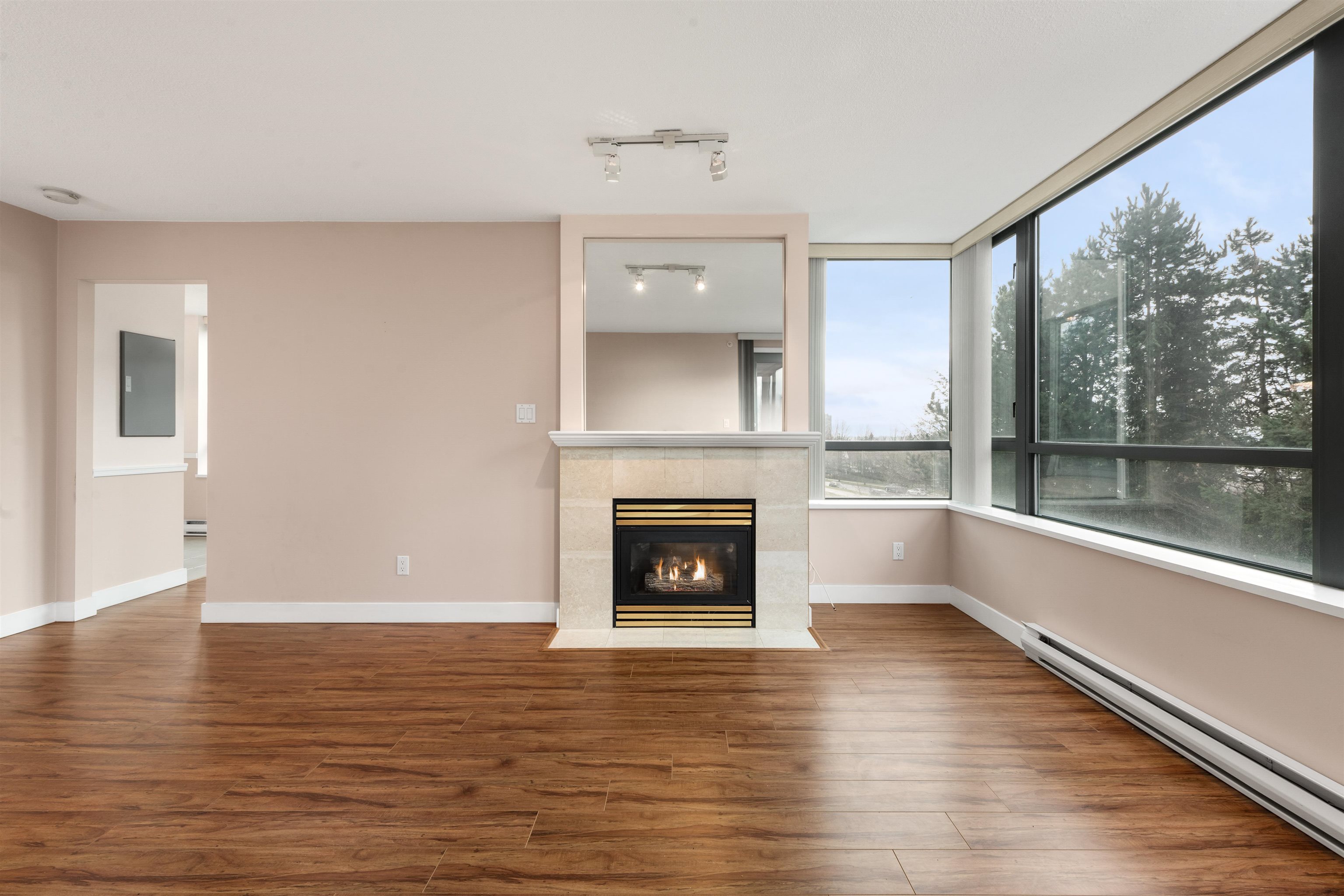 306 6622 SOUTHOAKS CRESCENT, R3072472, BC,