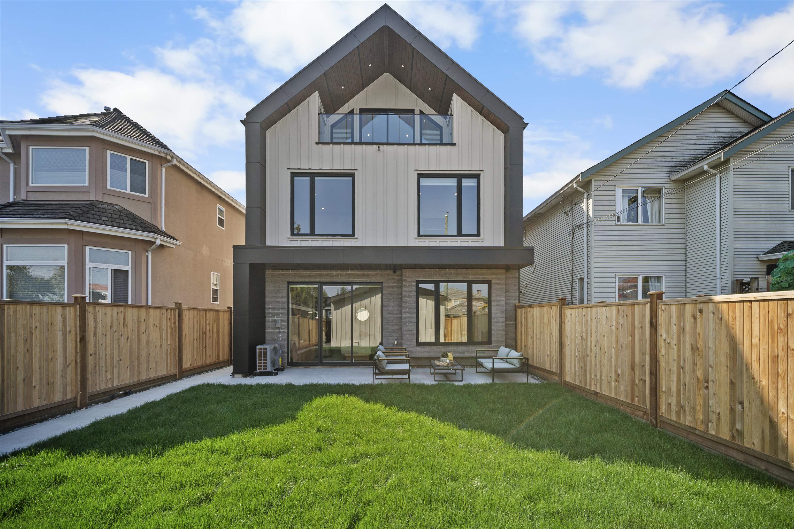 2 3563 25TH AVENUE, R3072567, BC,