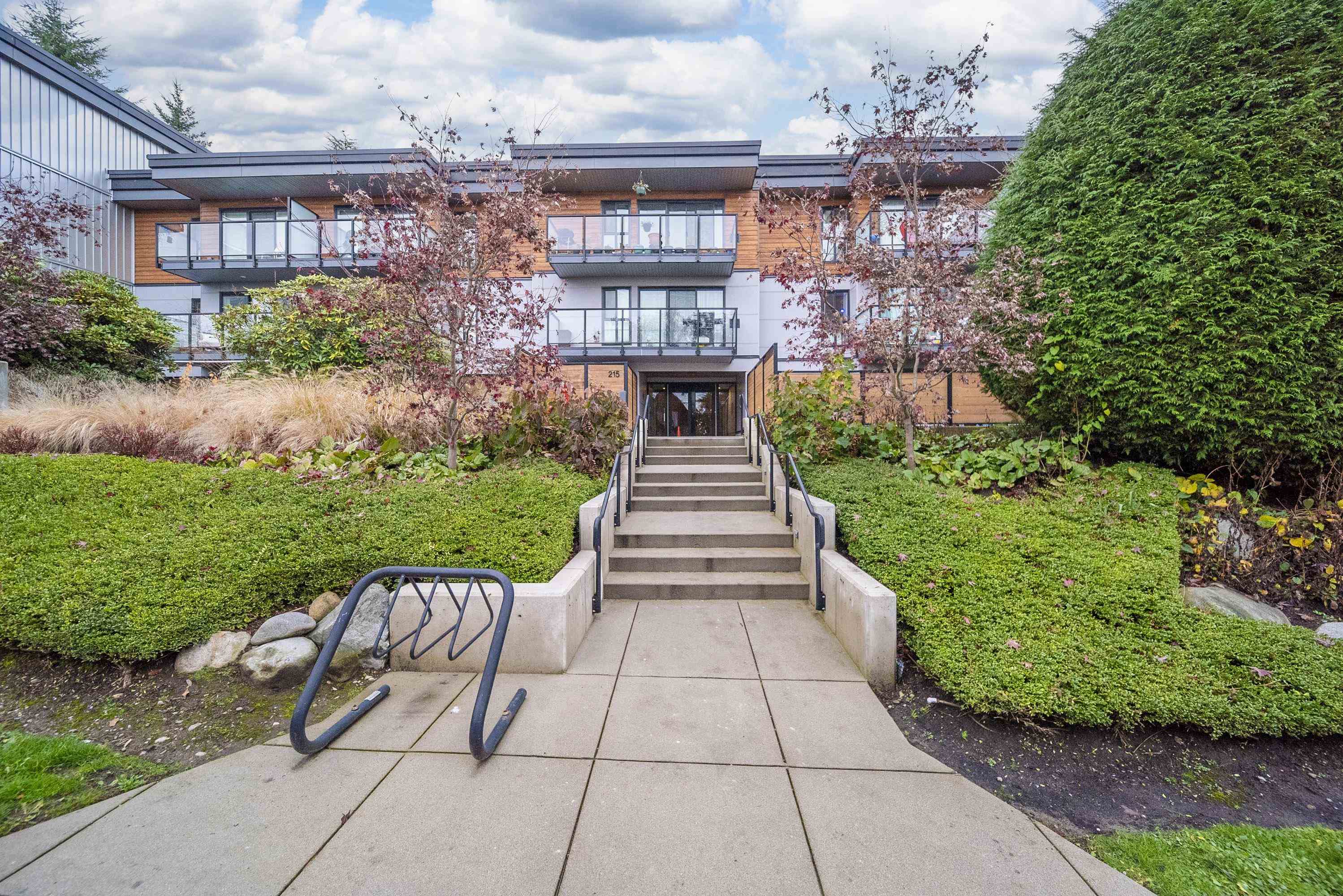 205 215 MOWAT STREET, R3072569, BC,