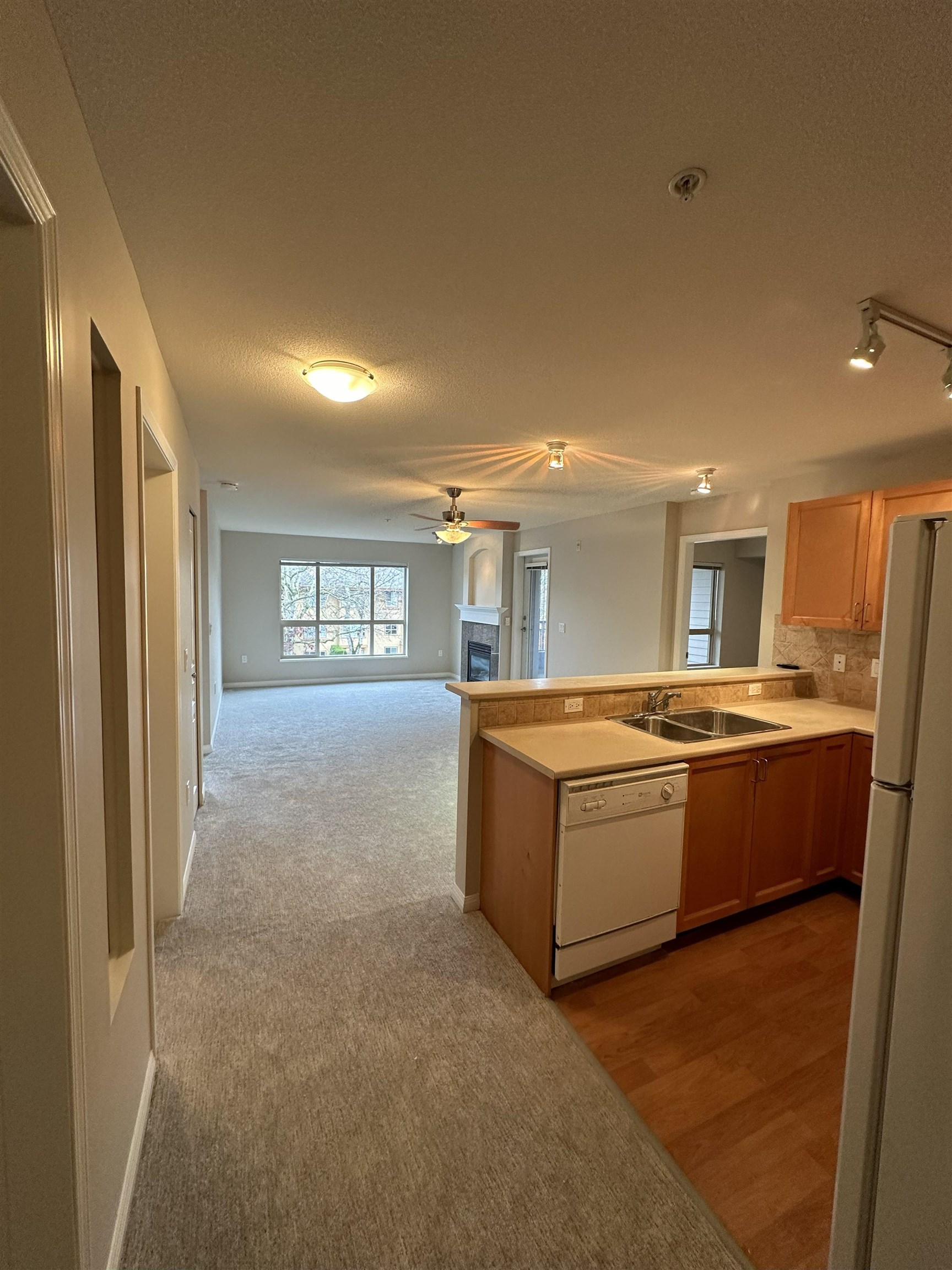 301 15188 22 AVENUE, R3072607, BC,