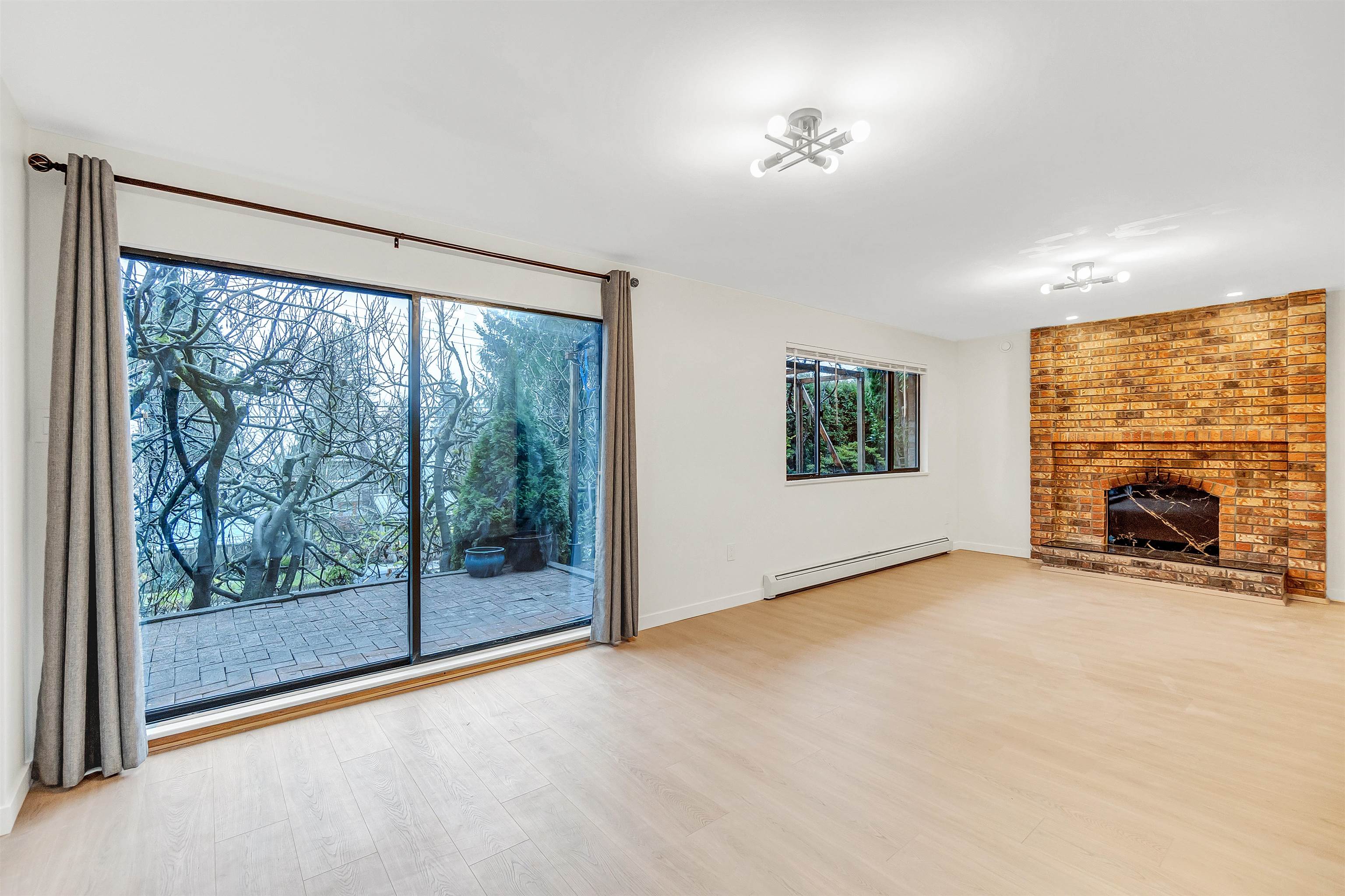 Ground Level 3507 ST. ANDREWS AVENUE, R3072649, BC,