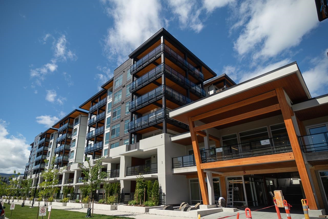 403 108 8TH STREET, R3072822, BC,