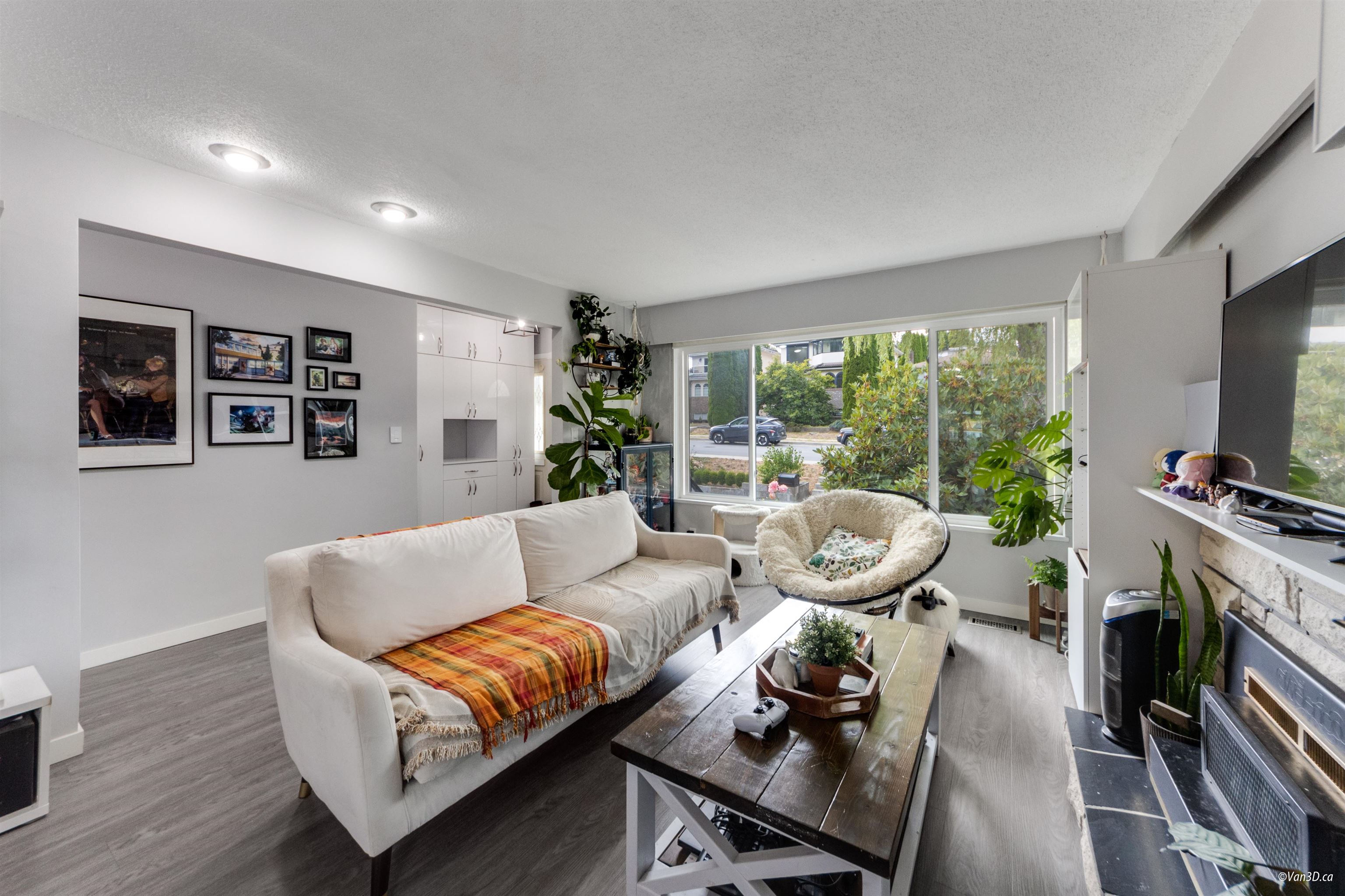 MLS® listing #R3072998 for sale located at 10 N STRATFORD AVENUE, Burnaby BC V5B 1K9