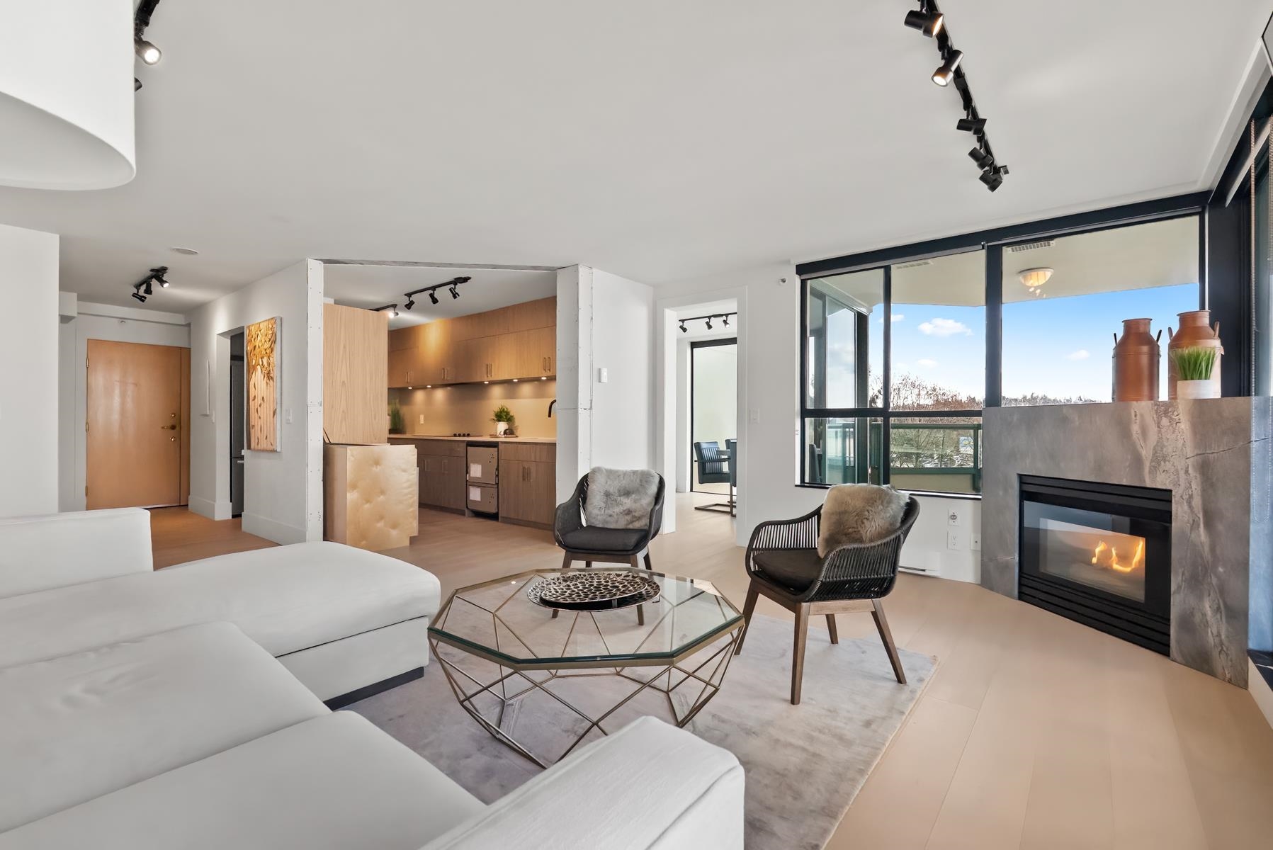 6D 328 TAYLOR WAY, R3073153, BC,